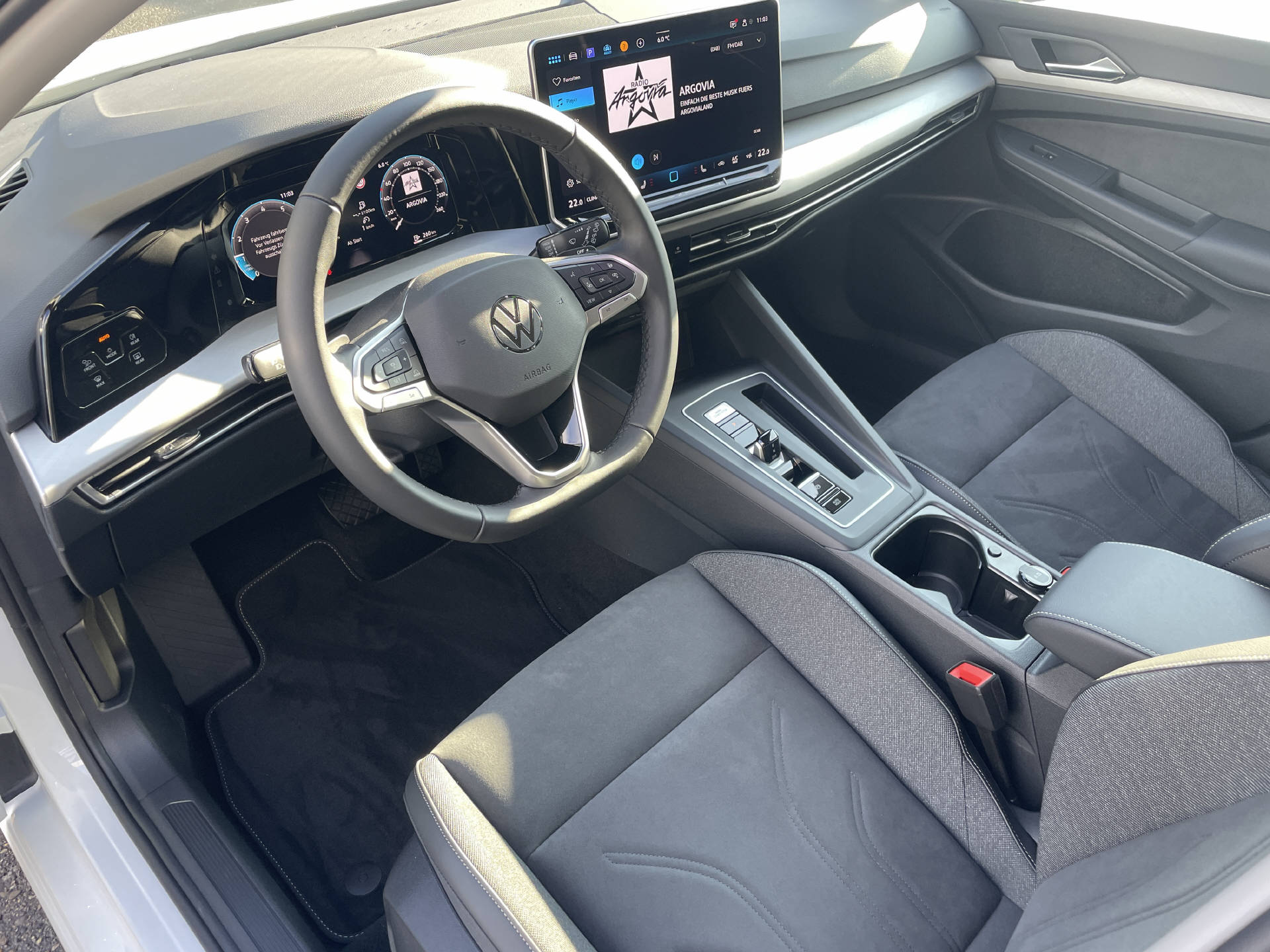 VW Golf VIII 1.5 eTSI UNITED Life DSG-image-5
