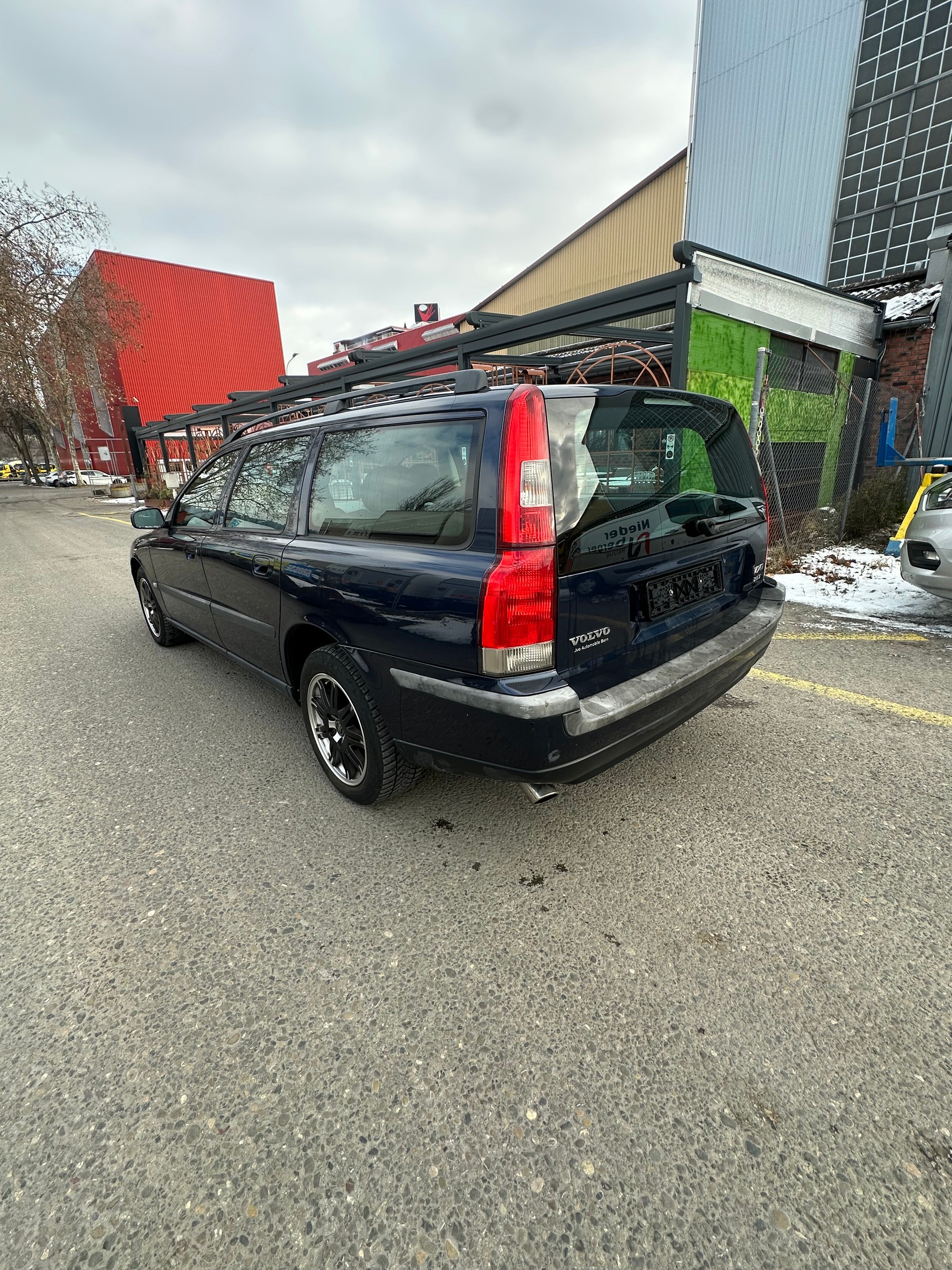 VOLVO V70 2.5T AWD-image-4