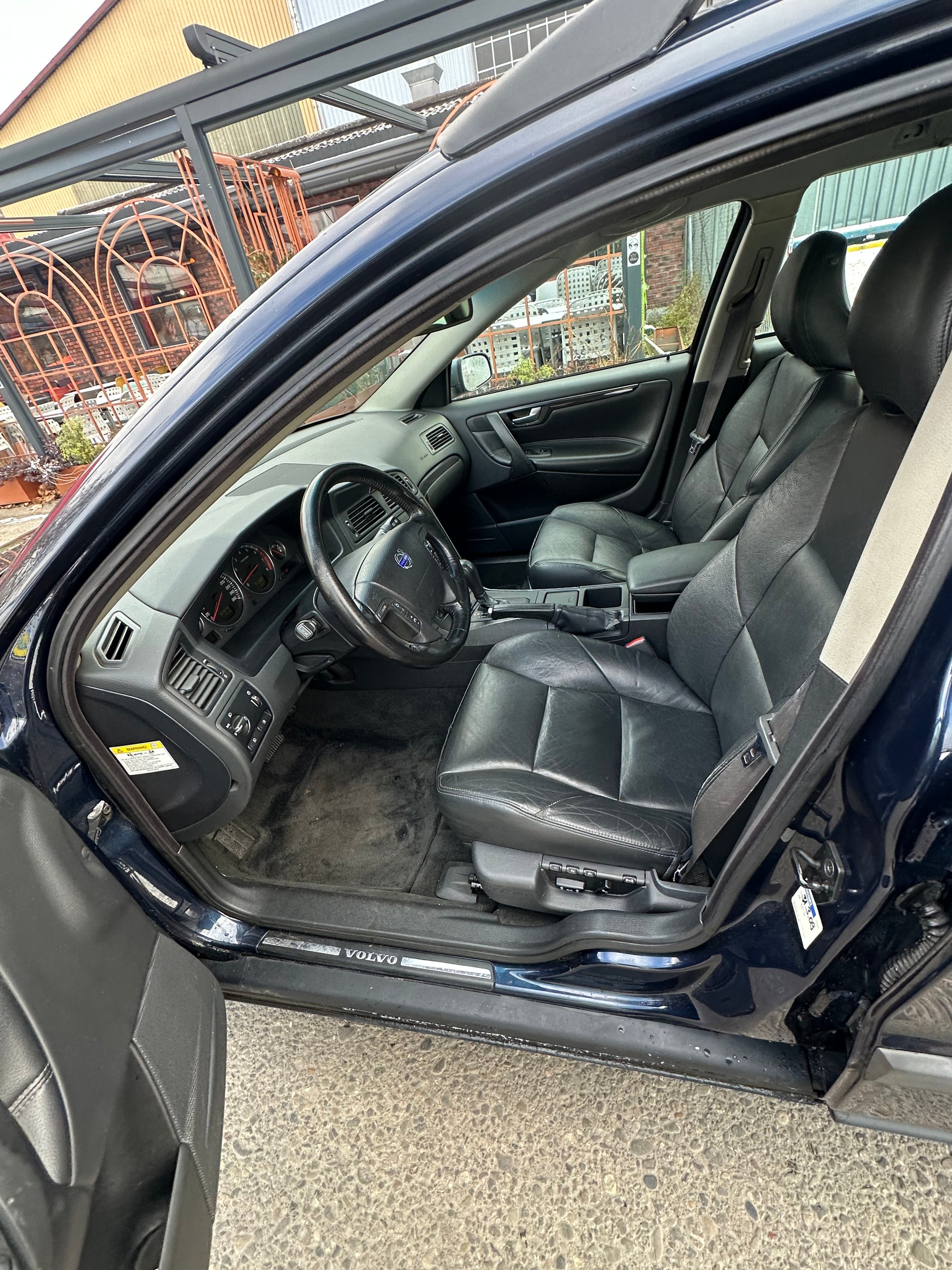 VOLVO V70 2.5T AWD-image-11