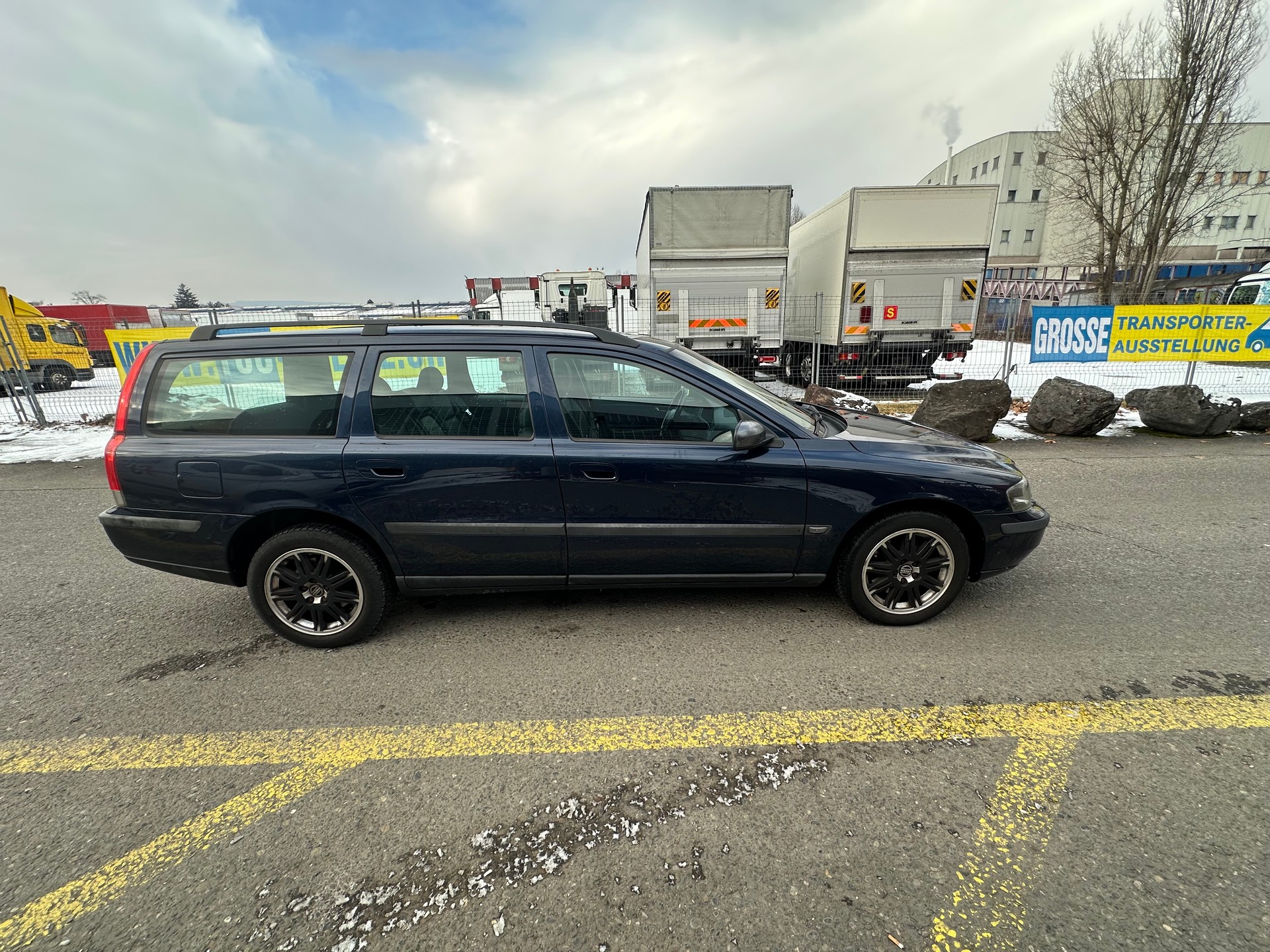 VOLVO V70 2.5T AWD-image-8