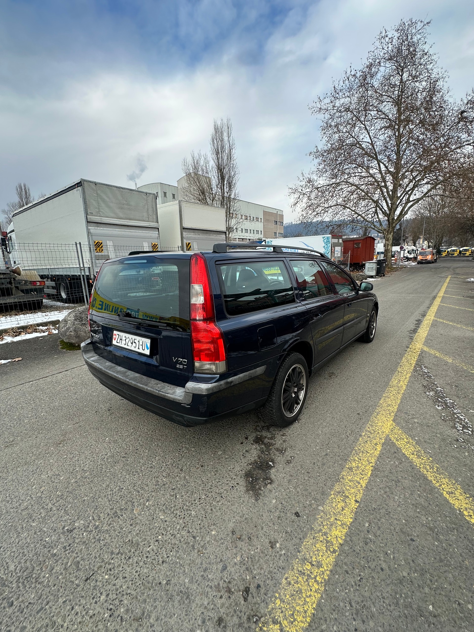 VOLVO V70 2.5T AWD-showroom-element-3