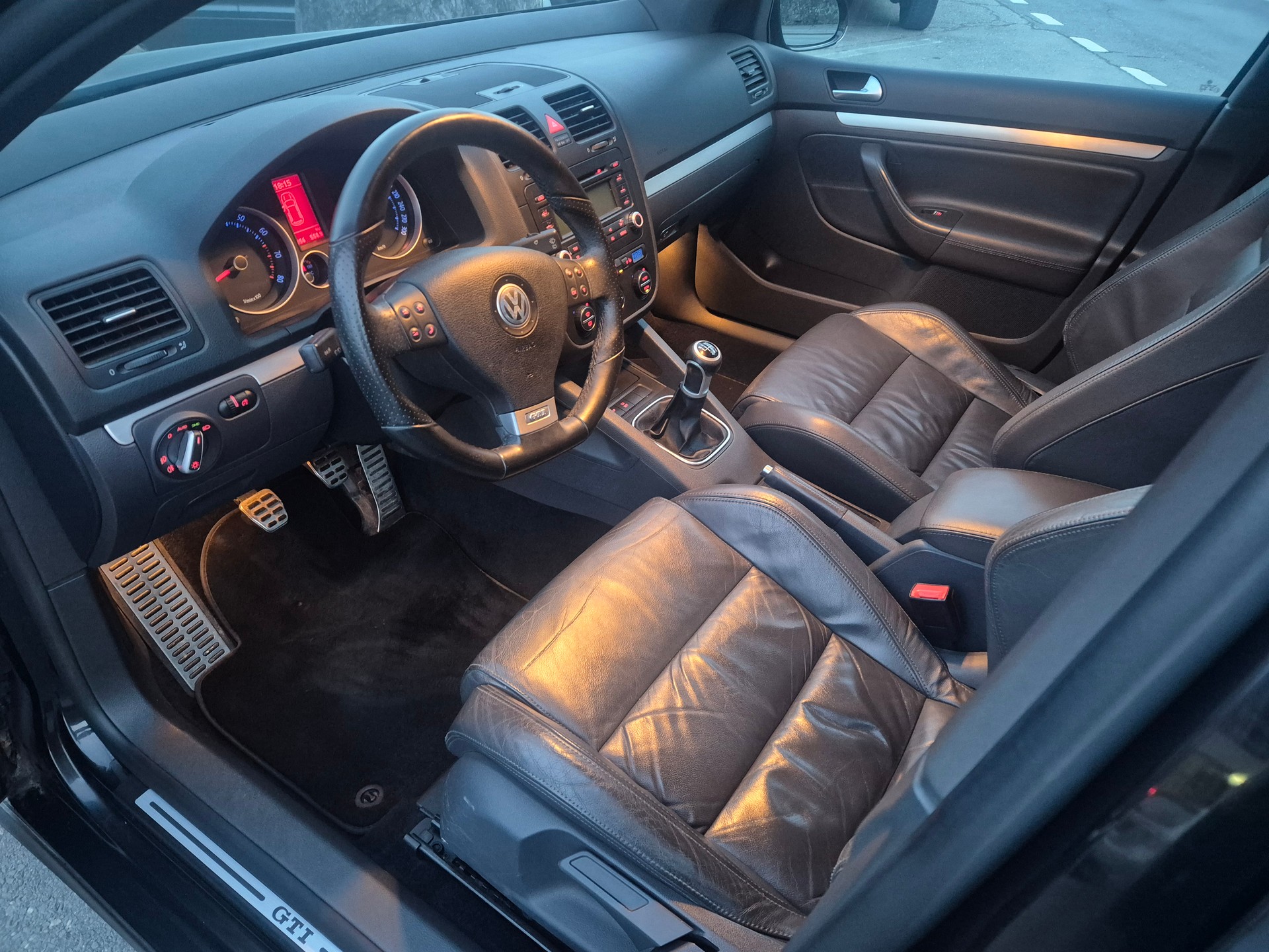 VW Golf 2.0 TFSI GTI-image-7