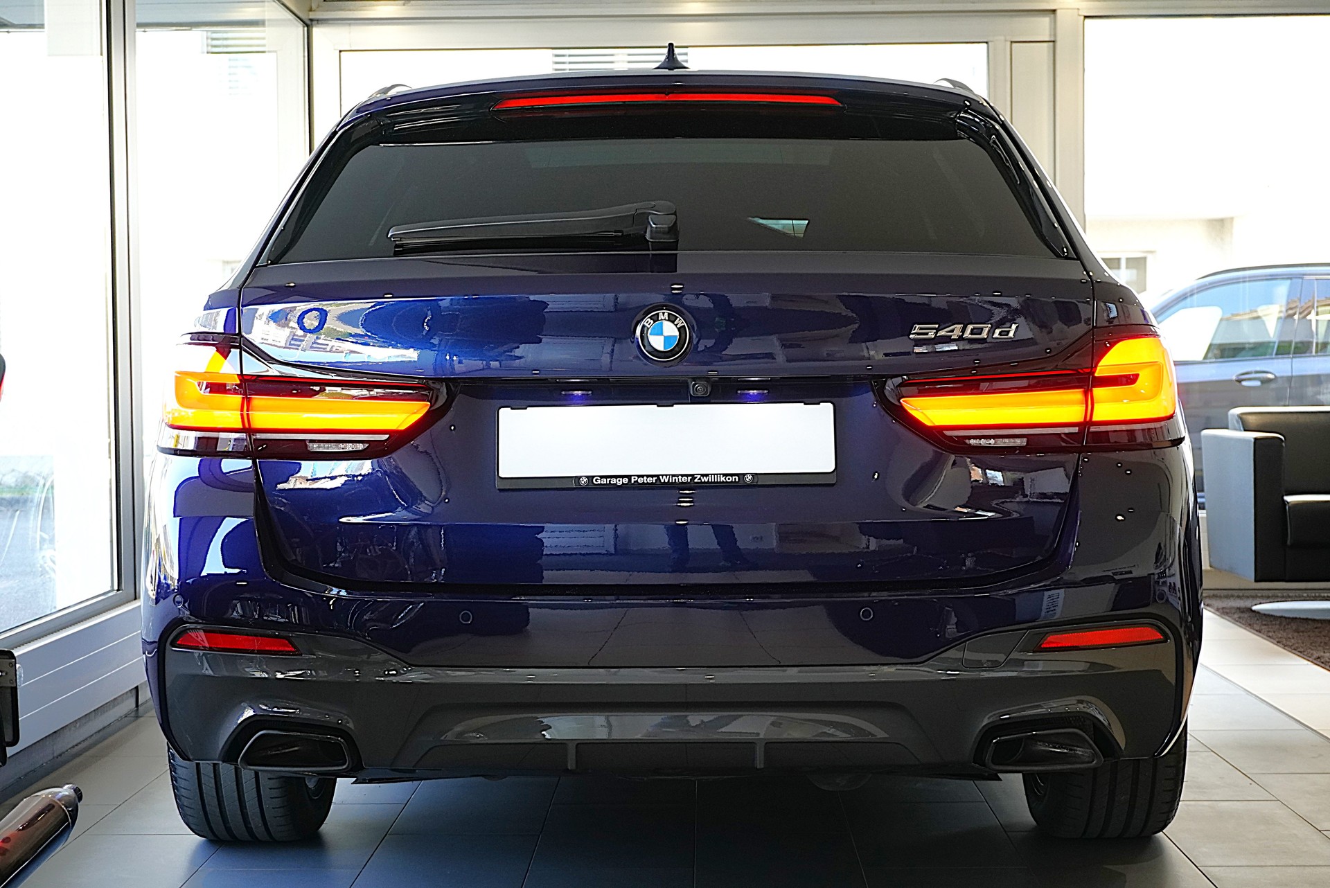 BMW 540d xDrive 48V Touring M Sport Steptronic-image-6