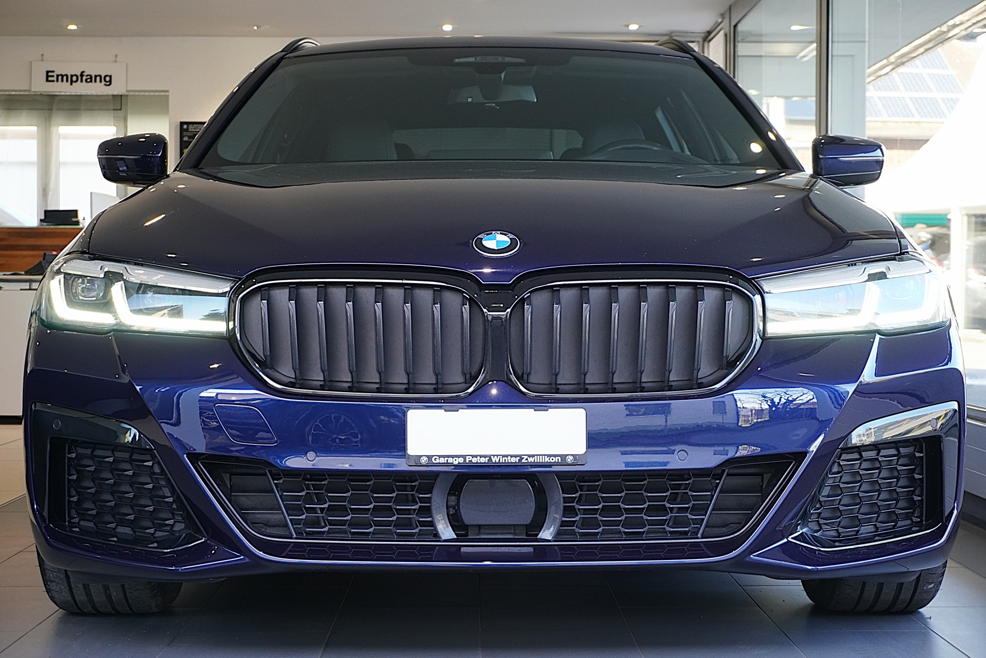 BMW 540d xDrive 48V Touring M Sport Steptronic-showroom-element-1