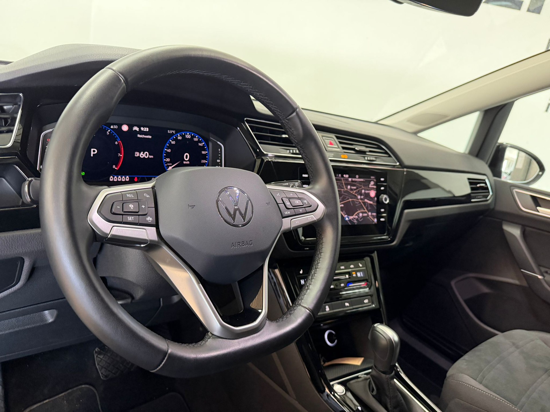 VW Touran 1.5 TSI EVO Highline DSG-image-5