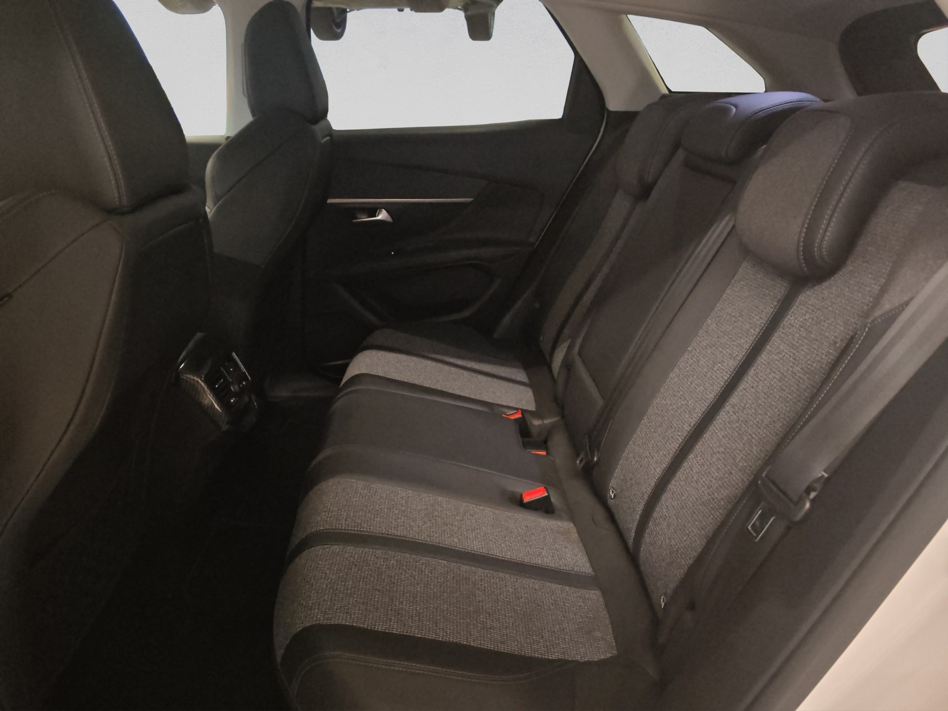 PEUGEOT 3008 1.2 PureTech Allure EAT-image-14