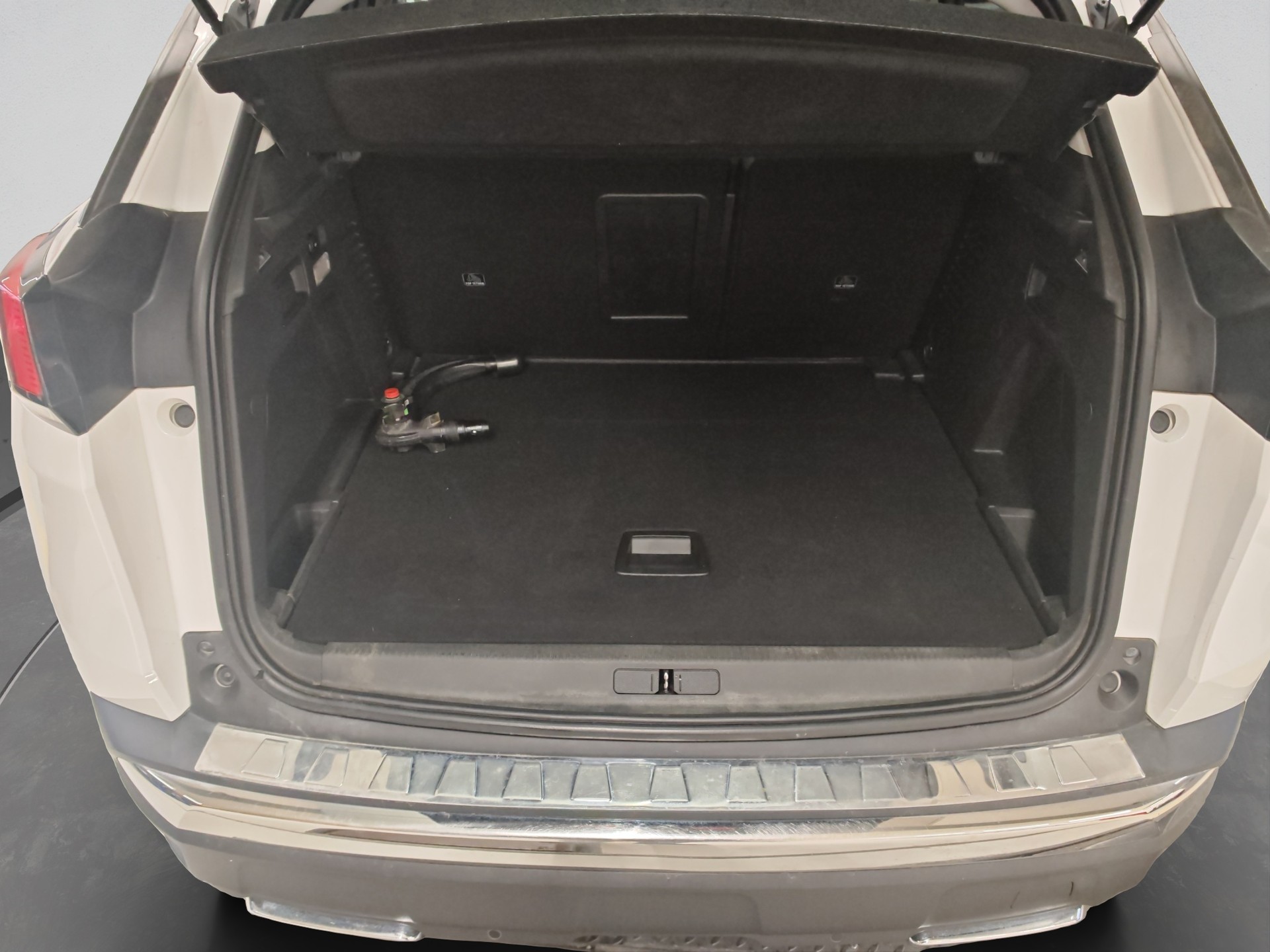 PEUGEOT 3008 1.2 PureTech Allure EAT-image-15