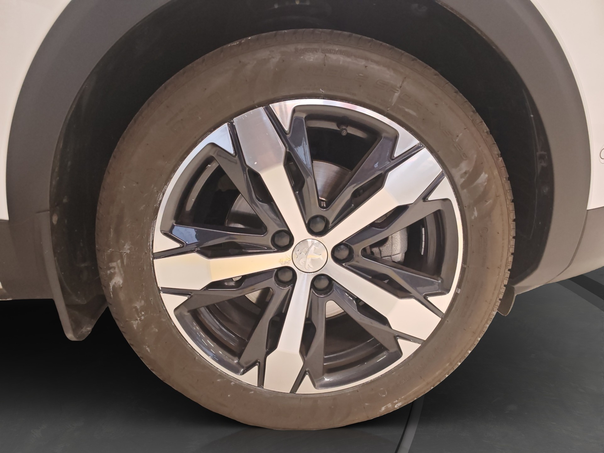 PEUGEOT 3008 1.2 PureTech Allure EAT-image-17