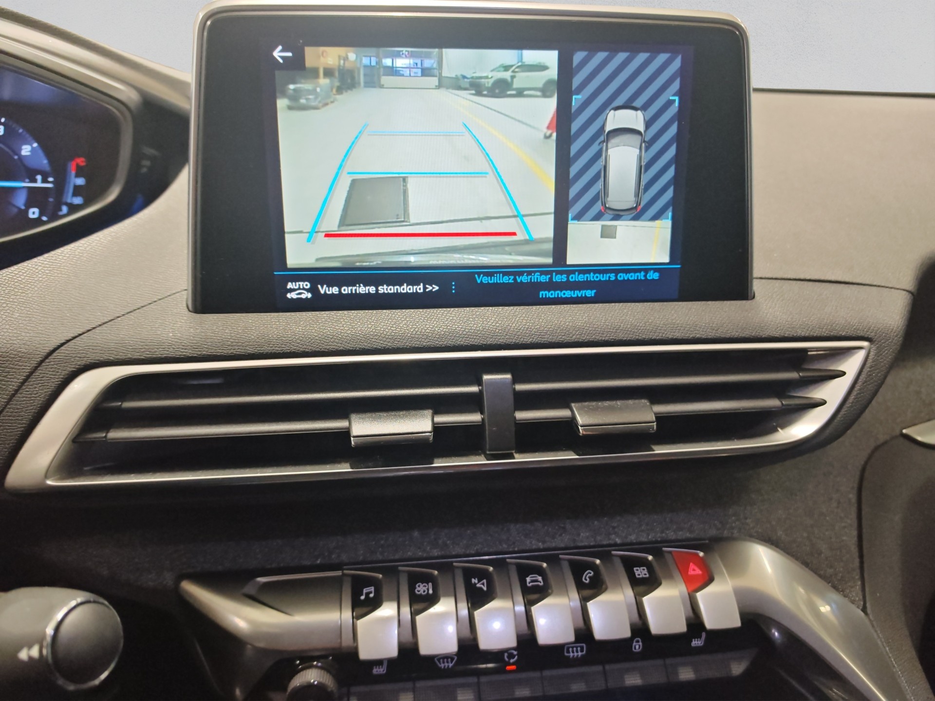 PEUGEOT 3008 1.2 PureTech Allure EAT-image-12