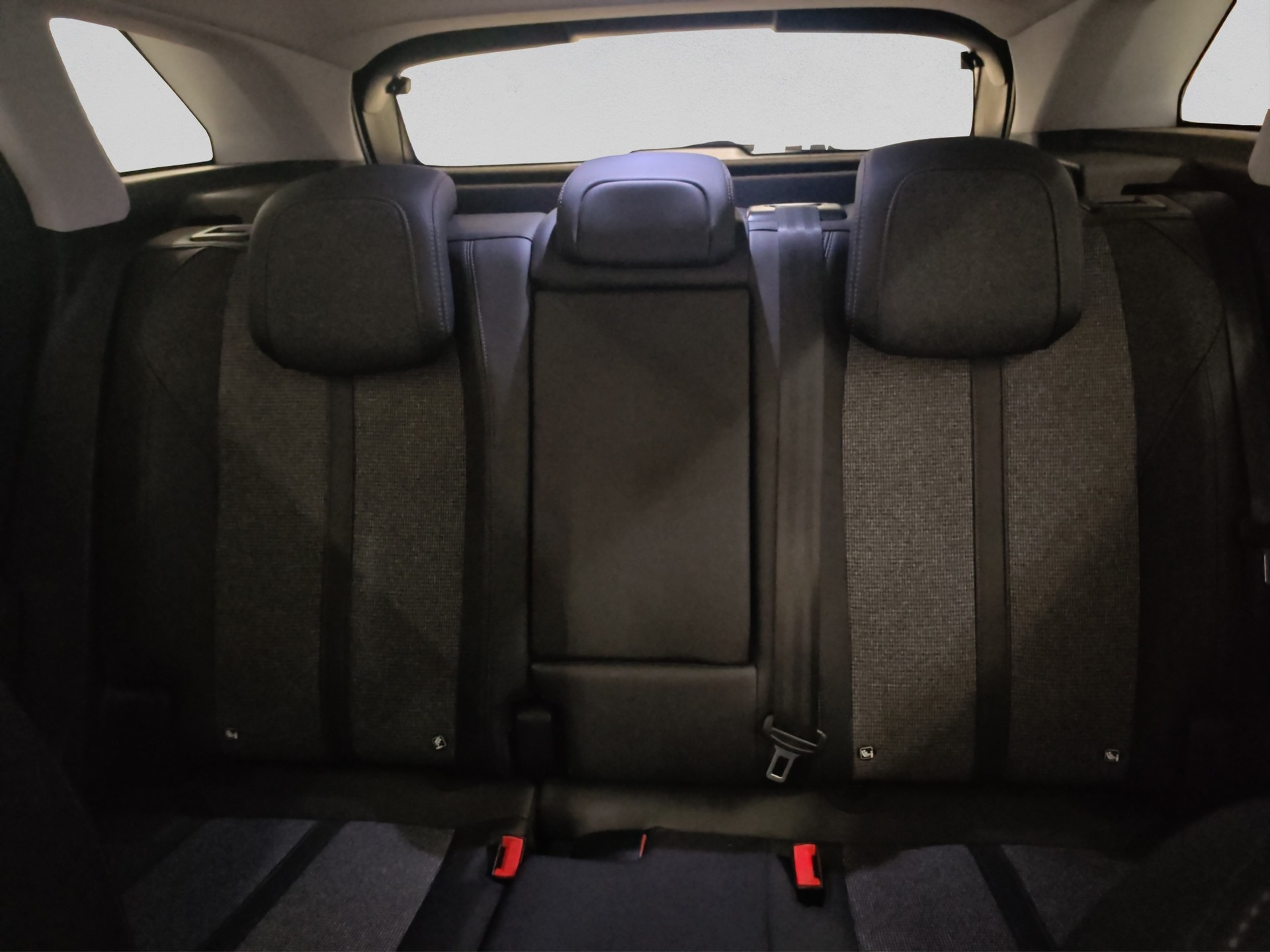 PEUGEOT 3008 1.2 PureTech Allure EAT-image-24