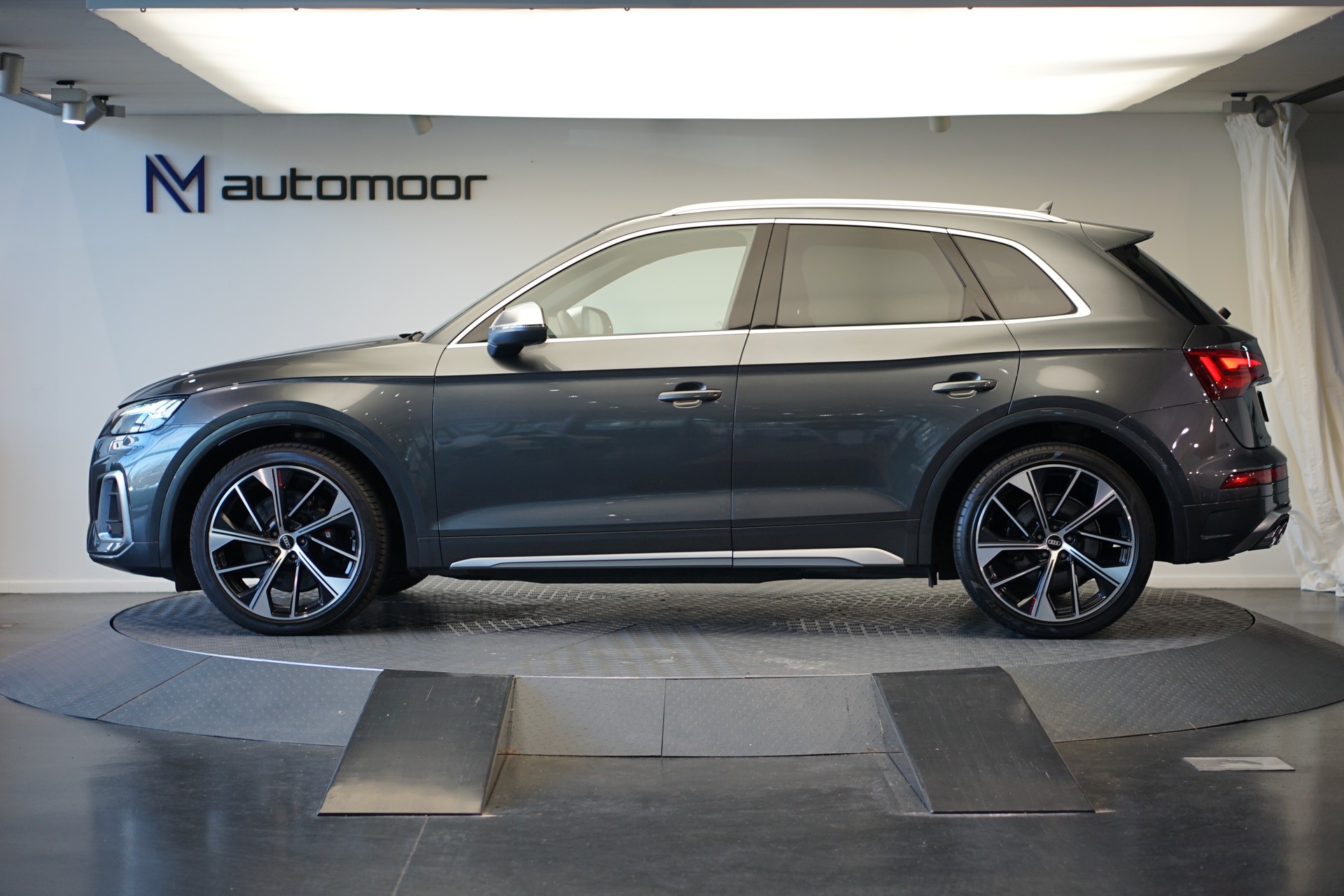 AUDI SQ5 TDI quattro tiptronic *Panorama* *Assistenzpaket*-image-7