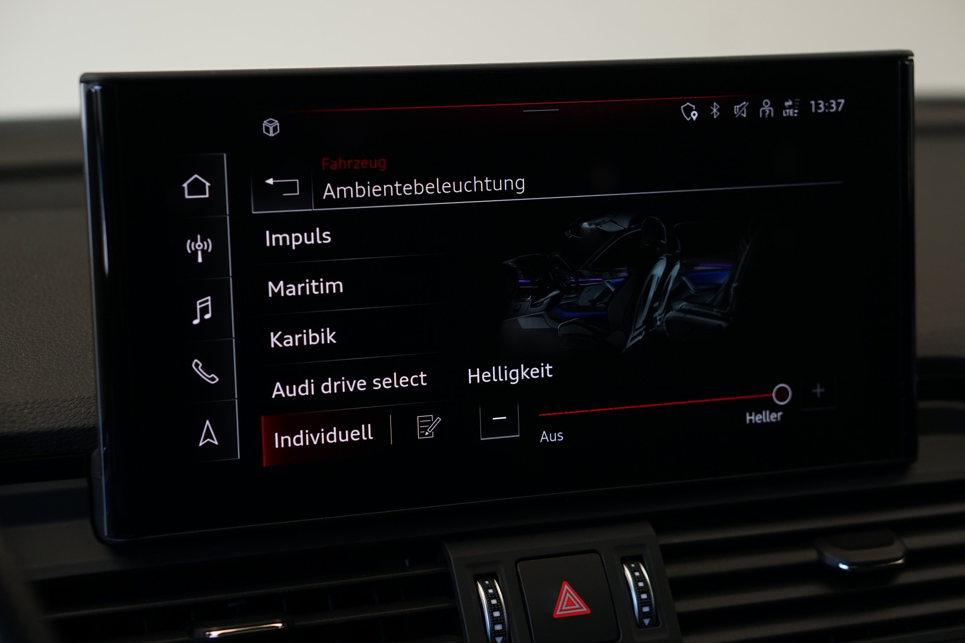 AUDI SQ5 TDI quattro tiptronic *Panorama* *Assistenzpaket*-image-24