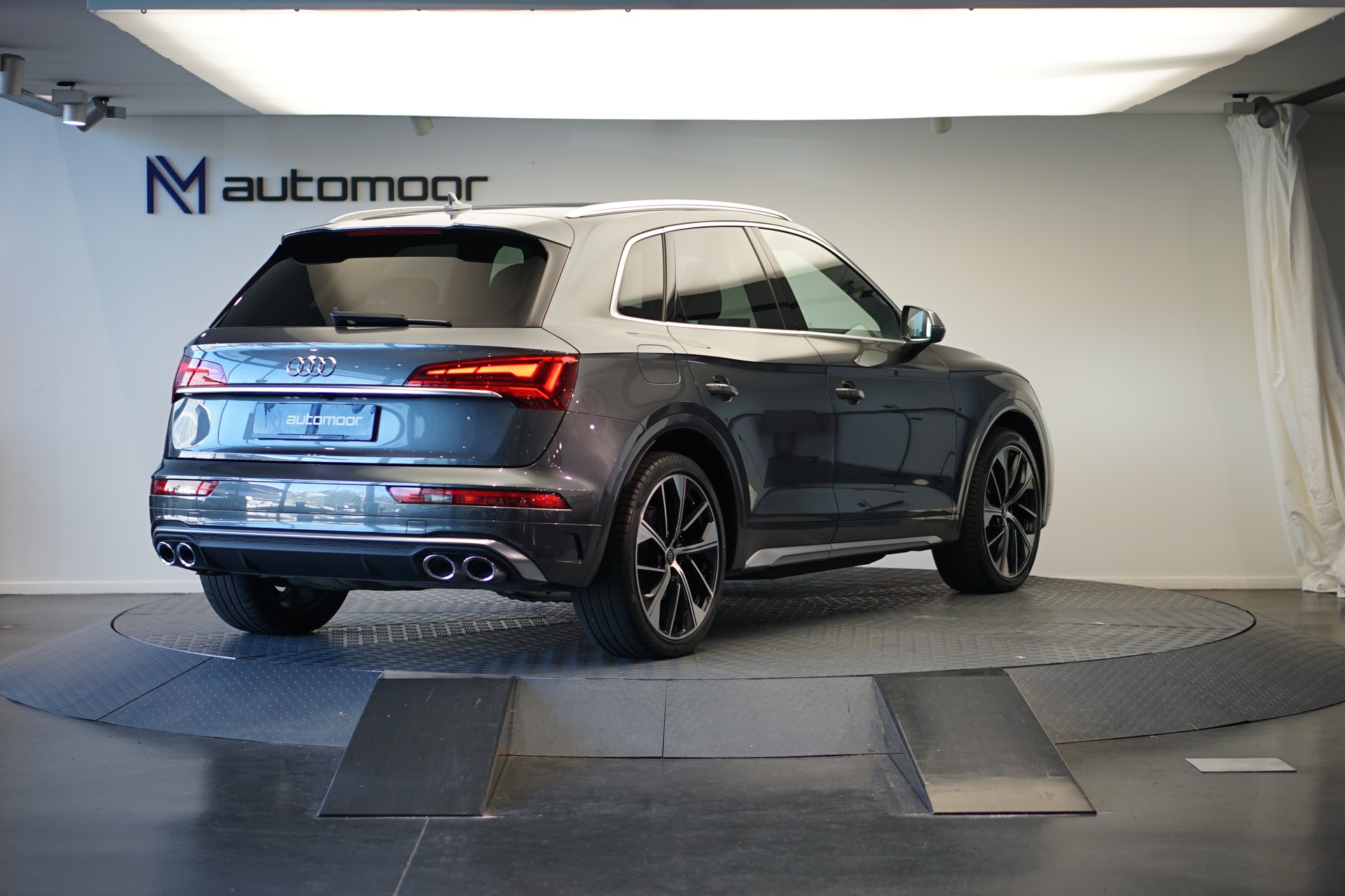 AUDI SQ5 TDI quattro tiptronic *Panorama* *Assistenzpaket*-image-4