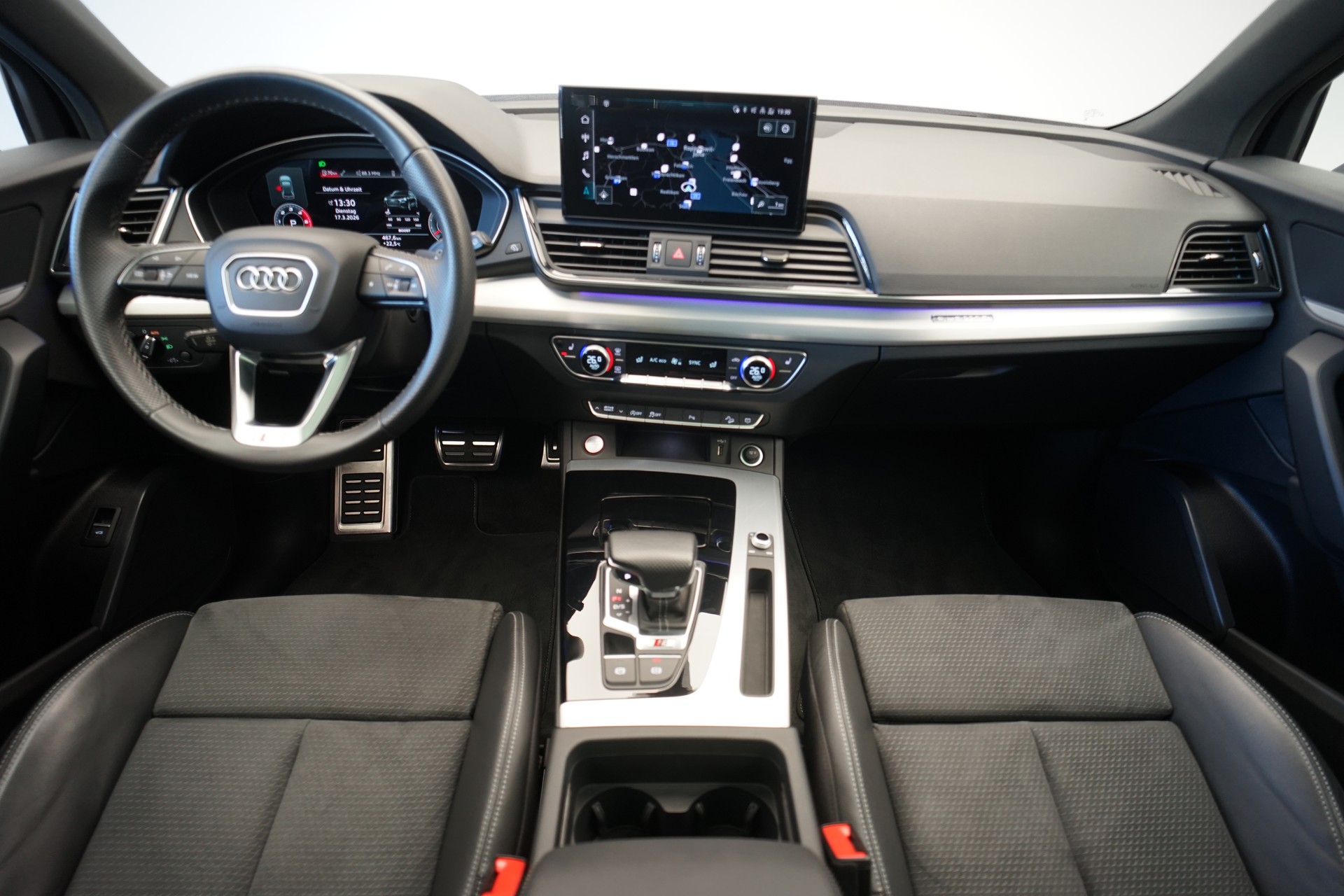 AUDI SQ5 TDI quattro tiptronic *Panorama* *Assistenzpaket*-image-12