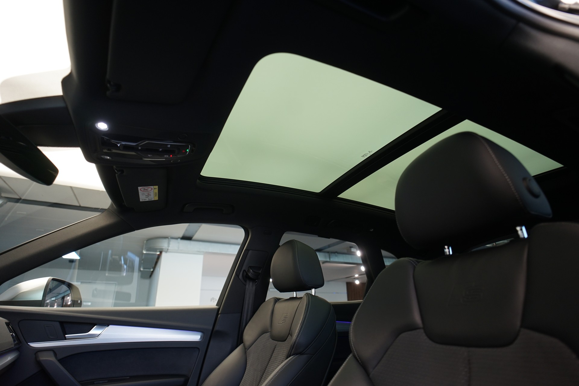 AUDI SQ5 TDI quattro tiptronic *Panorama* *Assistenzpaket*-image-17