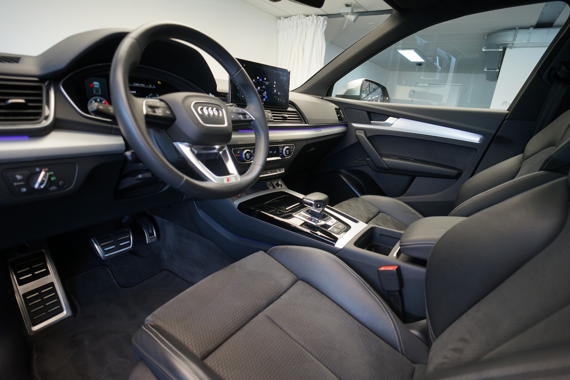 AUDI SQ5 TDI quattro tiptronic *Panorama* *Assistenzpaket*-image-13