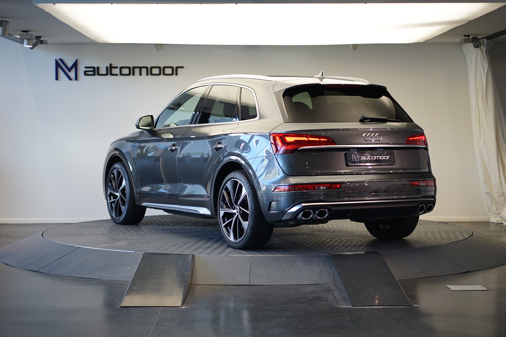 AUDI SQ5 TDI quattro tiptronic *Panorama* *Assistenzpaket*-image-6