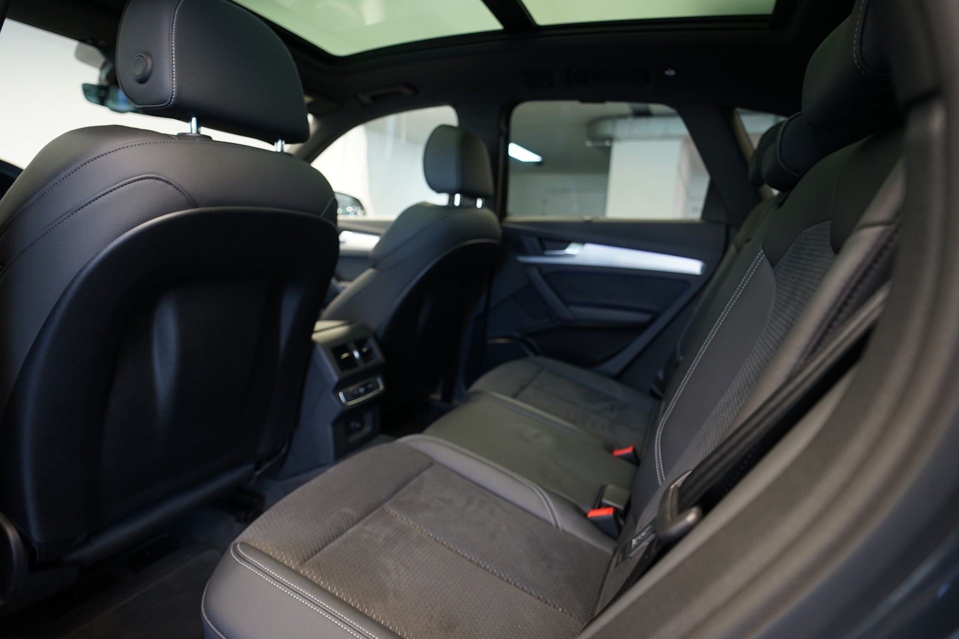 AUDI SQ5 TDI quattro tiptronic *Panorama* *Assistenzpaket*-image-18