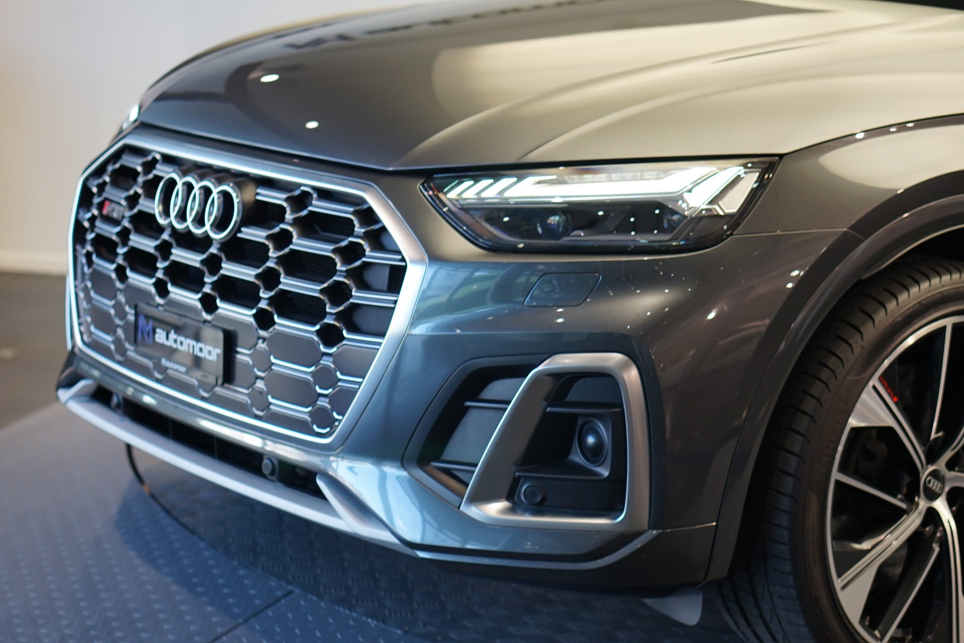 AUDI SQ5 TDI quattro tiptronic *Panorama* *Assistenzpaket*-image-41