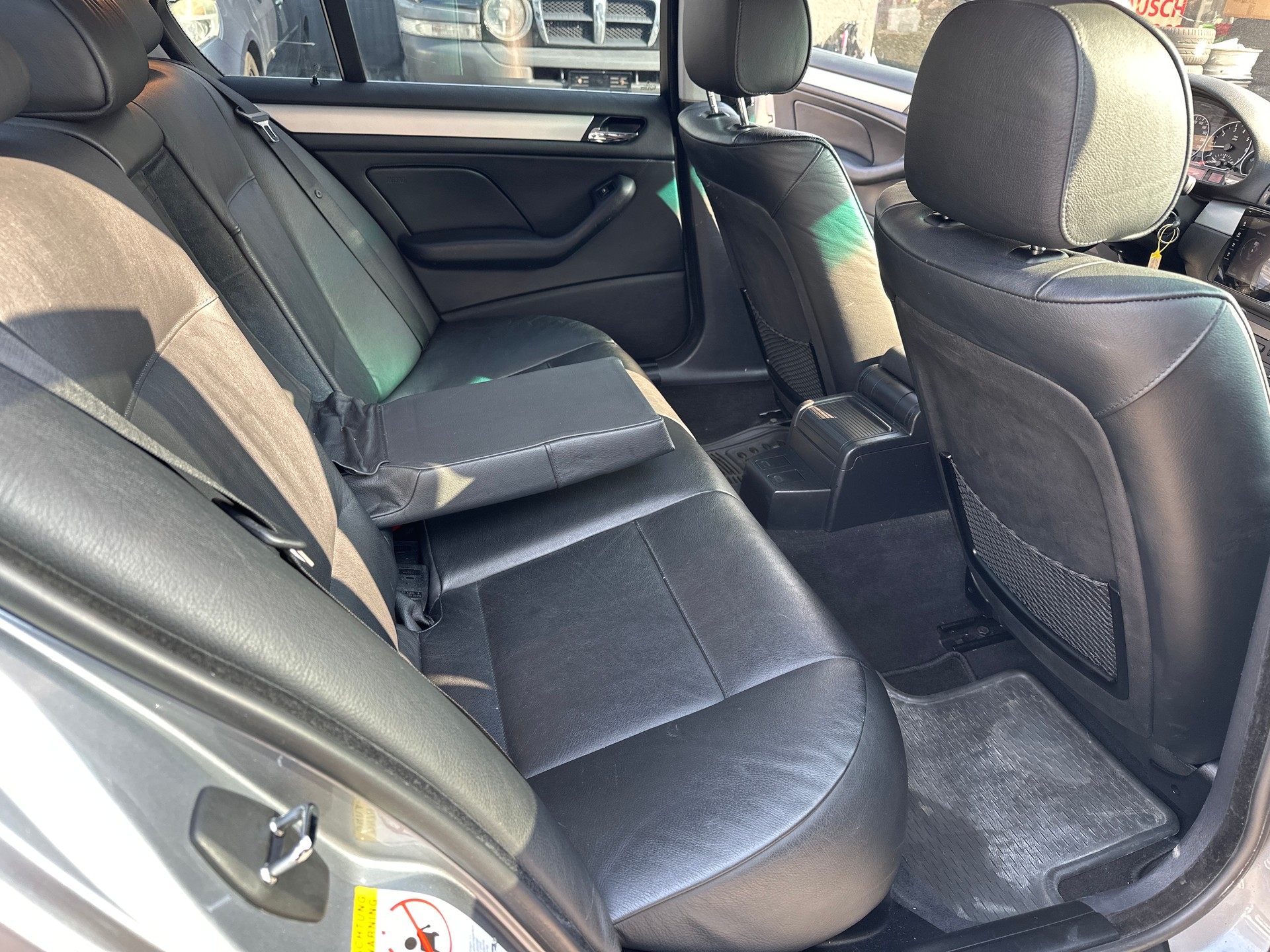 BMW 330xi-image-11