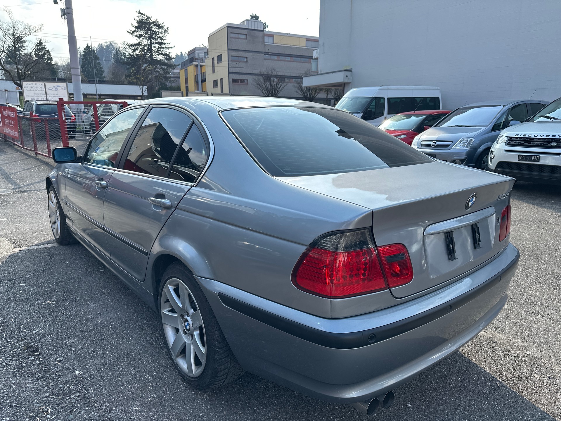 BMW 330xi-image-4