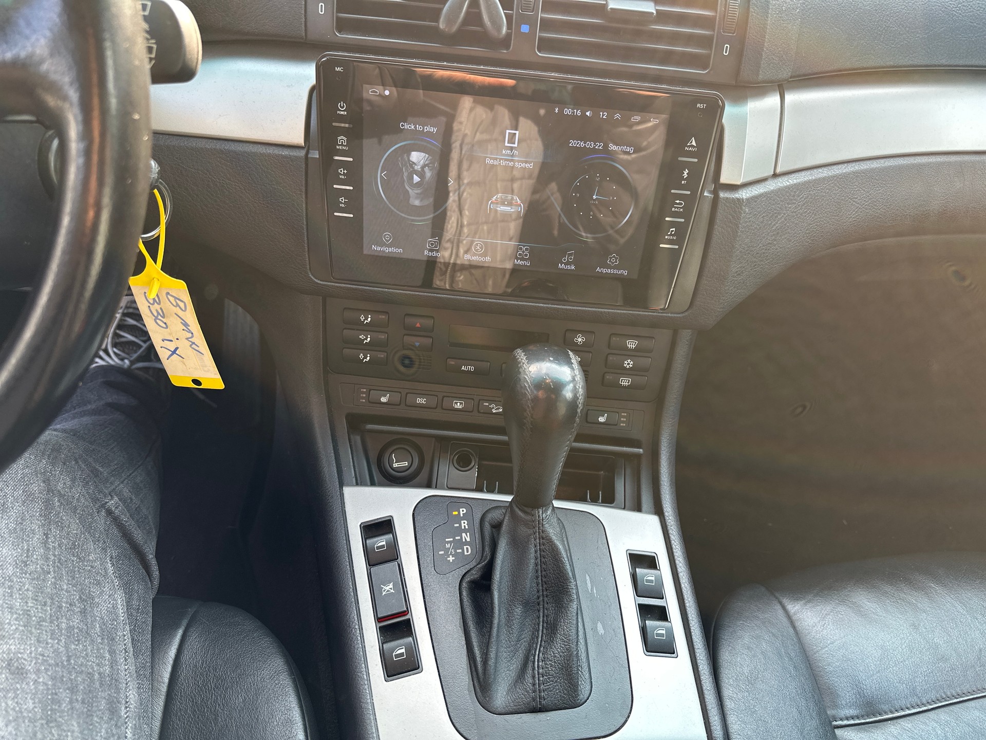 BMW 330xi-image-15