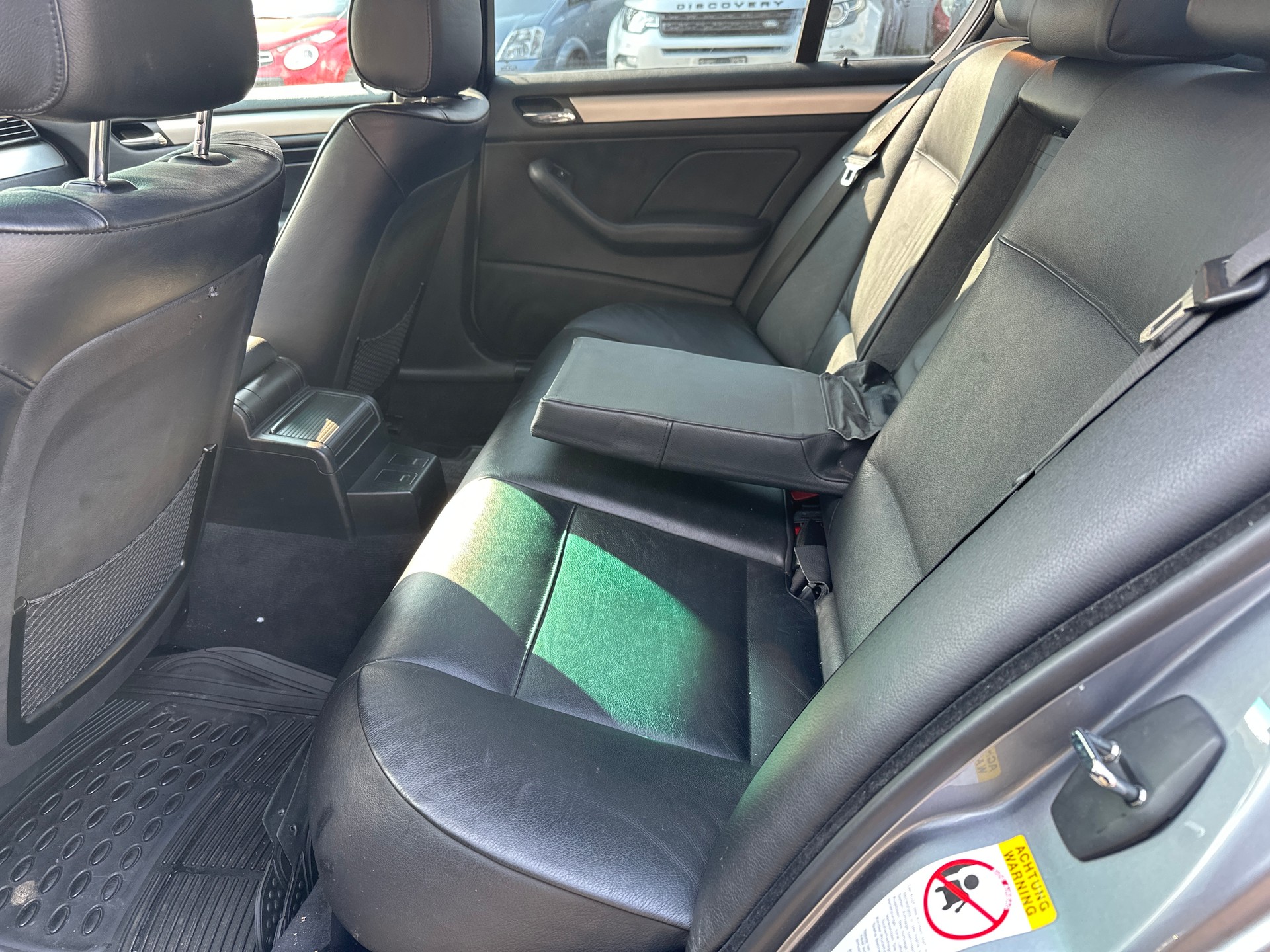 BMW 330xi-image-9