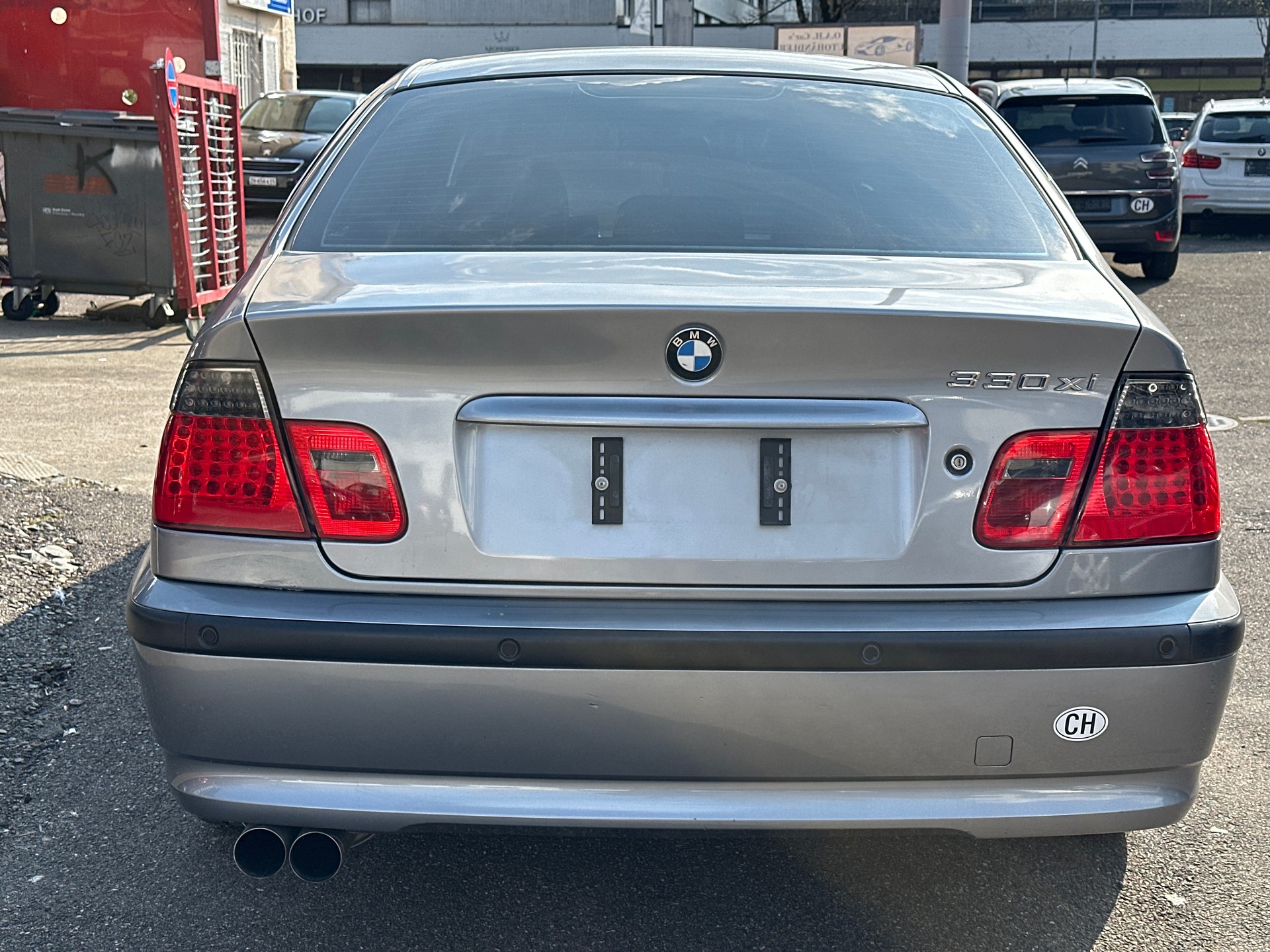 BMW 330xi-image-5