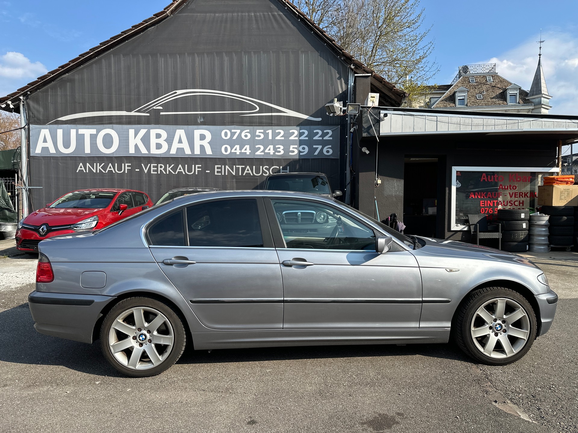 BMW 330xi-image-7