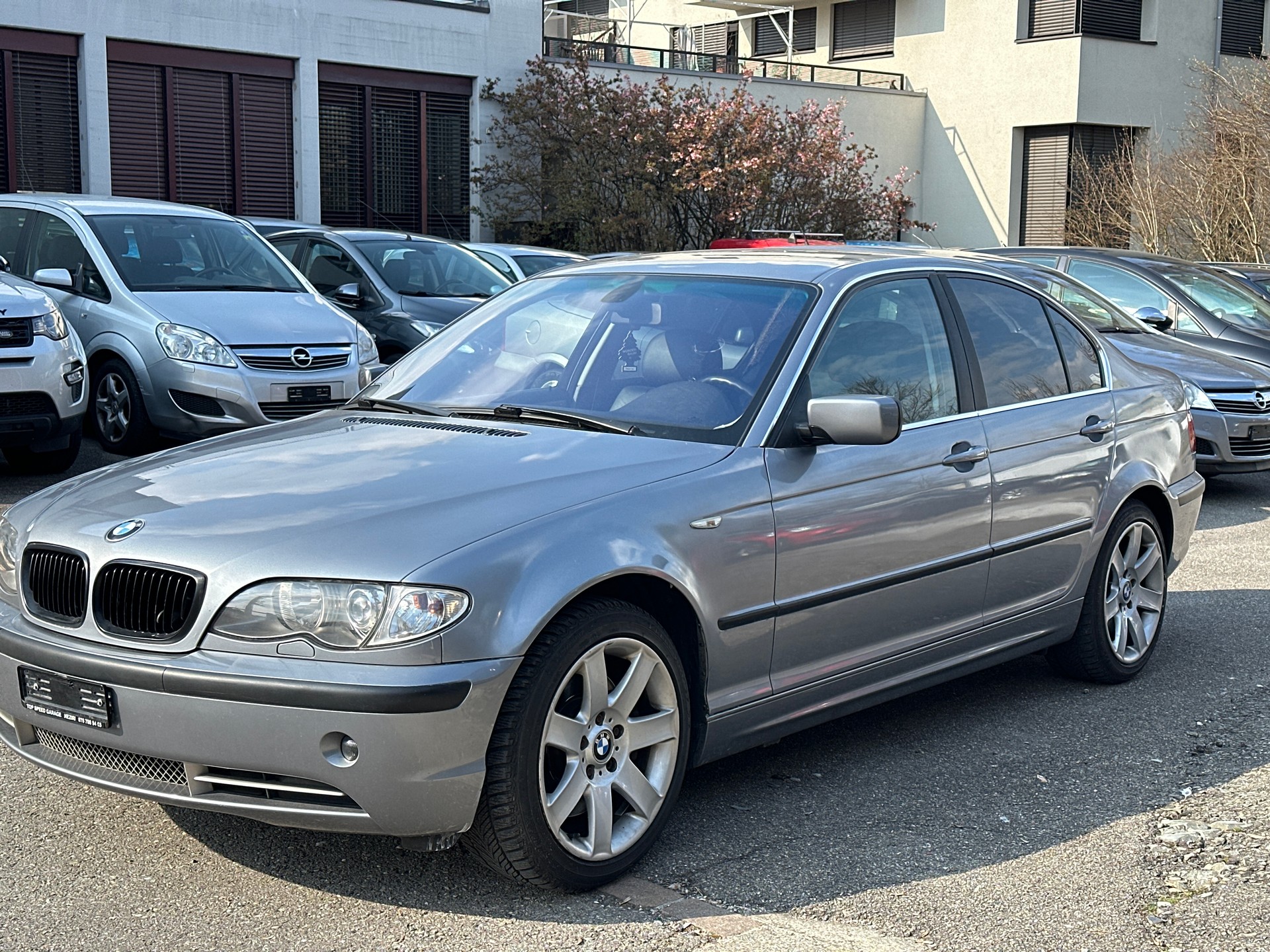 BMW 330xi-image-2