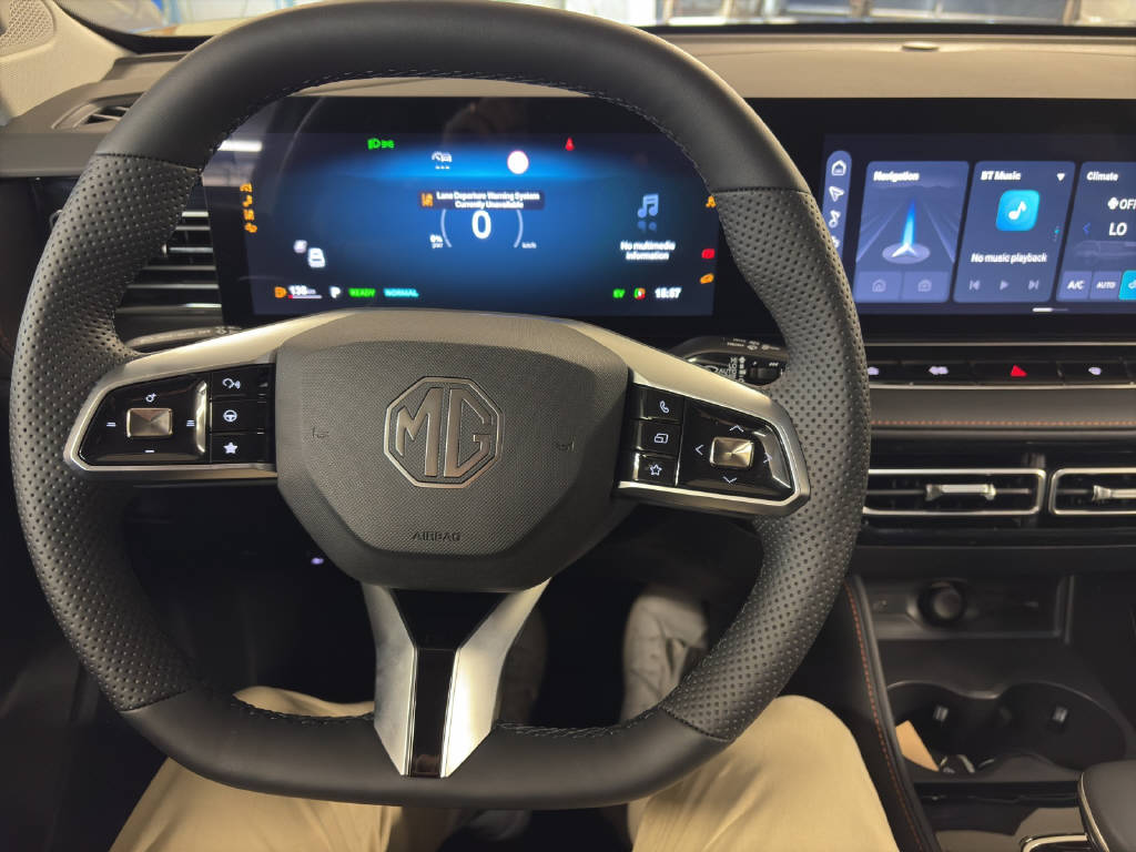 MG HS 1.5 Hybrid Luxury-image-5