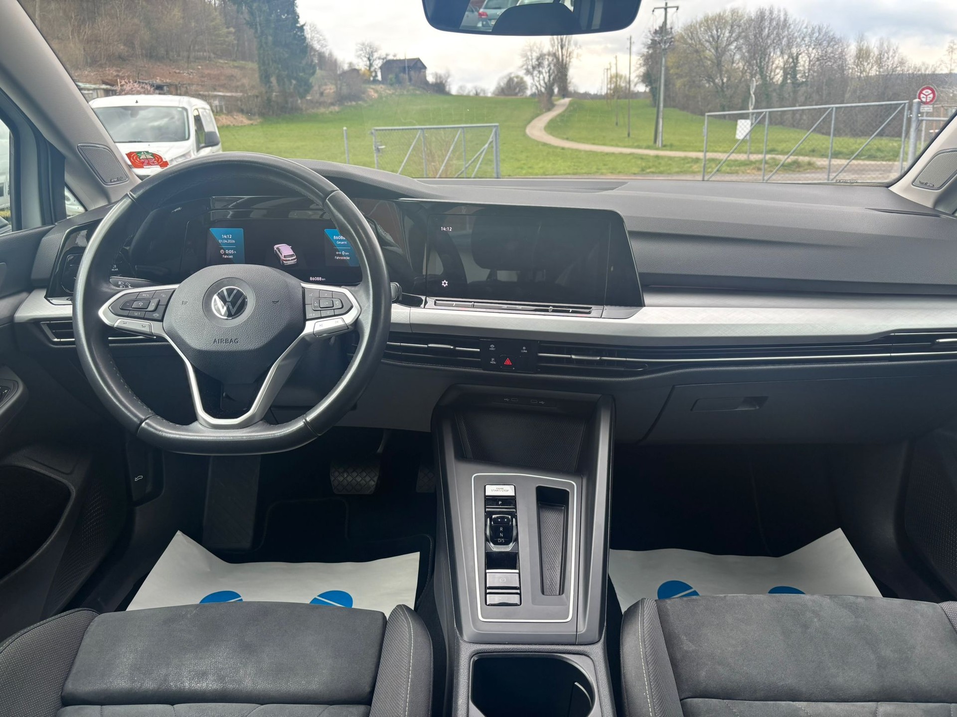 VW Golf 1.0 eTSI mHEV ACTLife DSG-image-9