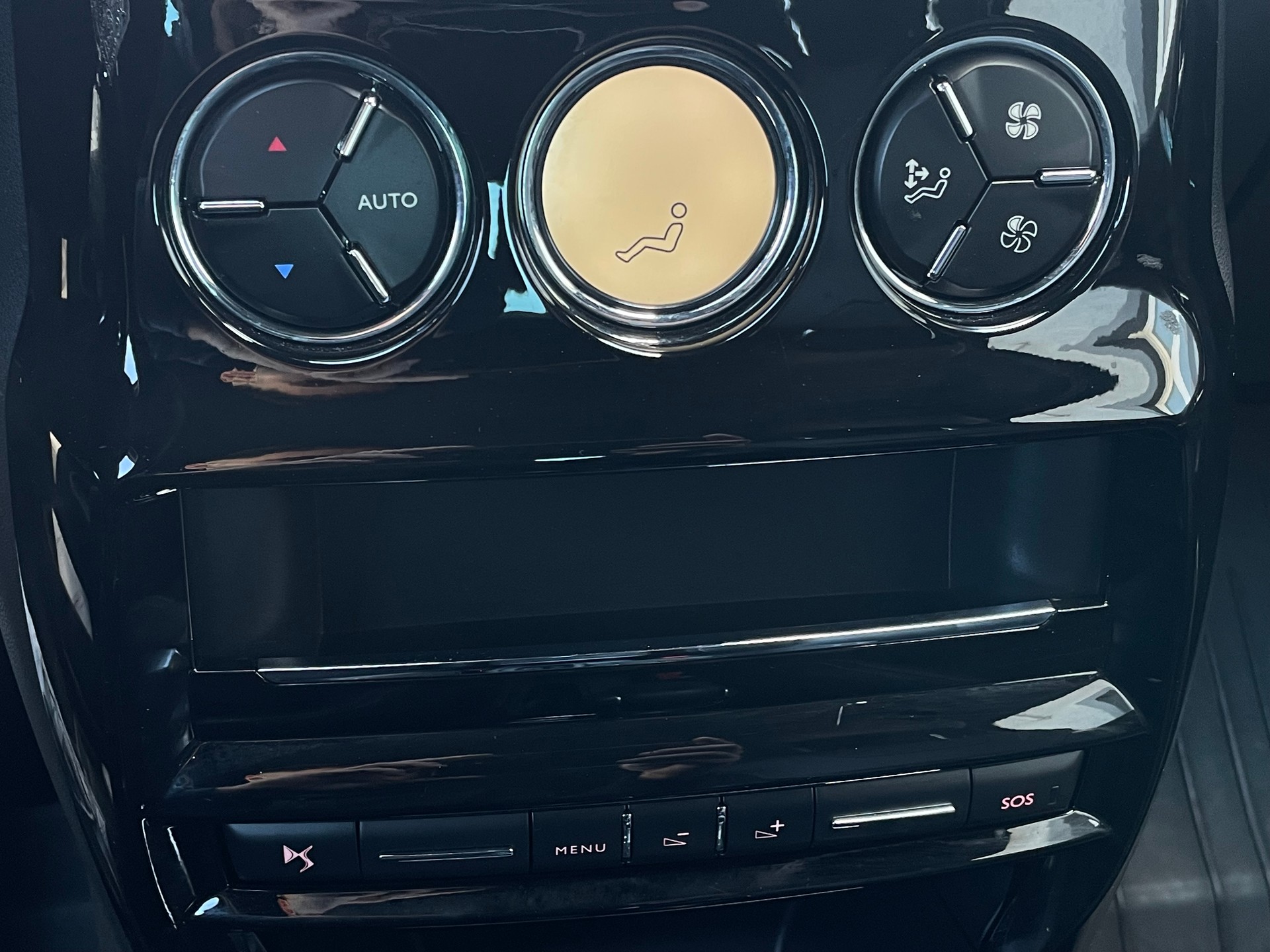 DS AUTOMOBILES DS 3 1.2 PureTech Faubourg Addict EAT-image-10