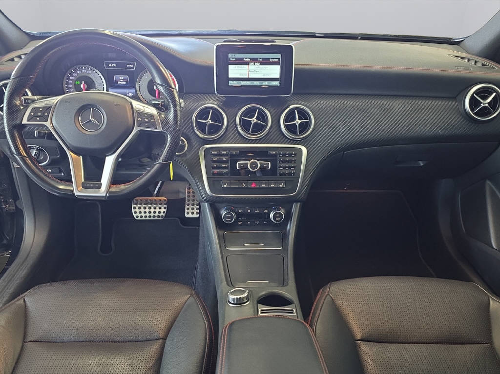 MERCEDES-BENZ A 200 AMG Line-image-12
