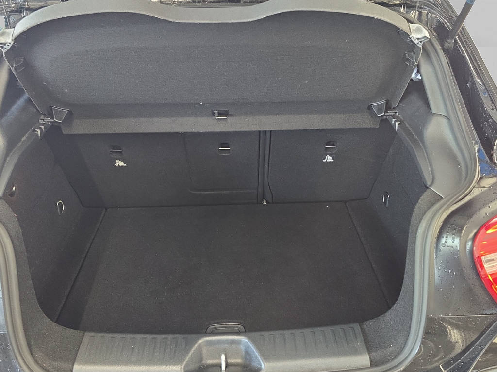MERCEDES-BENZ A 200 AMG Line-image-16