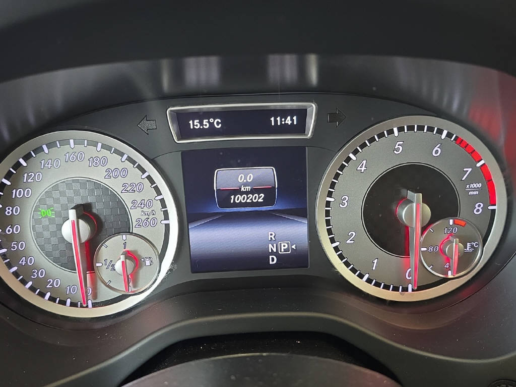 MERCEDES-BENZ A 200 AMG Line-image-9