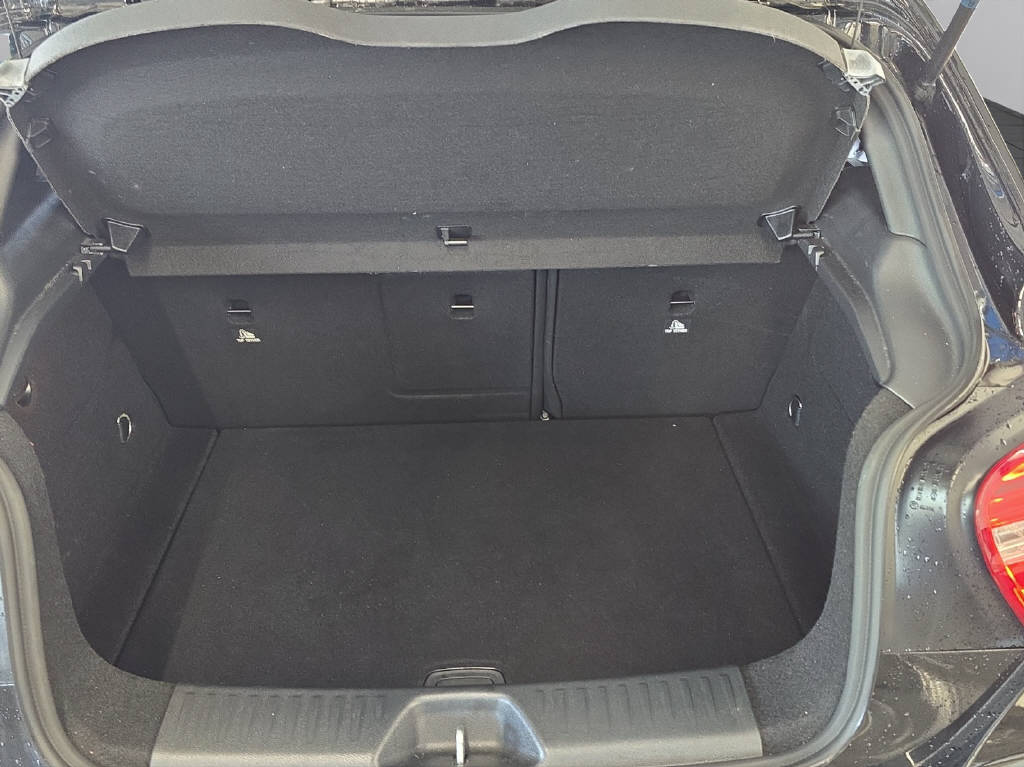 MERCEDES-BENZ A 200 AMG Line-image-16