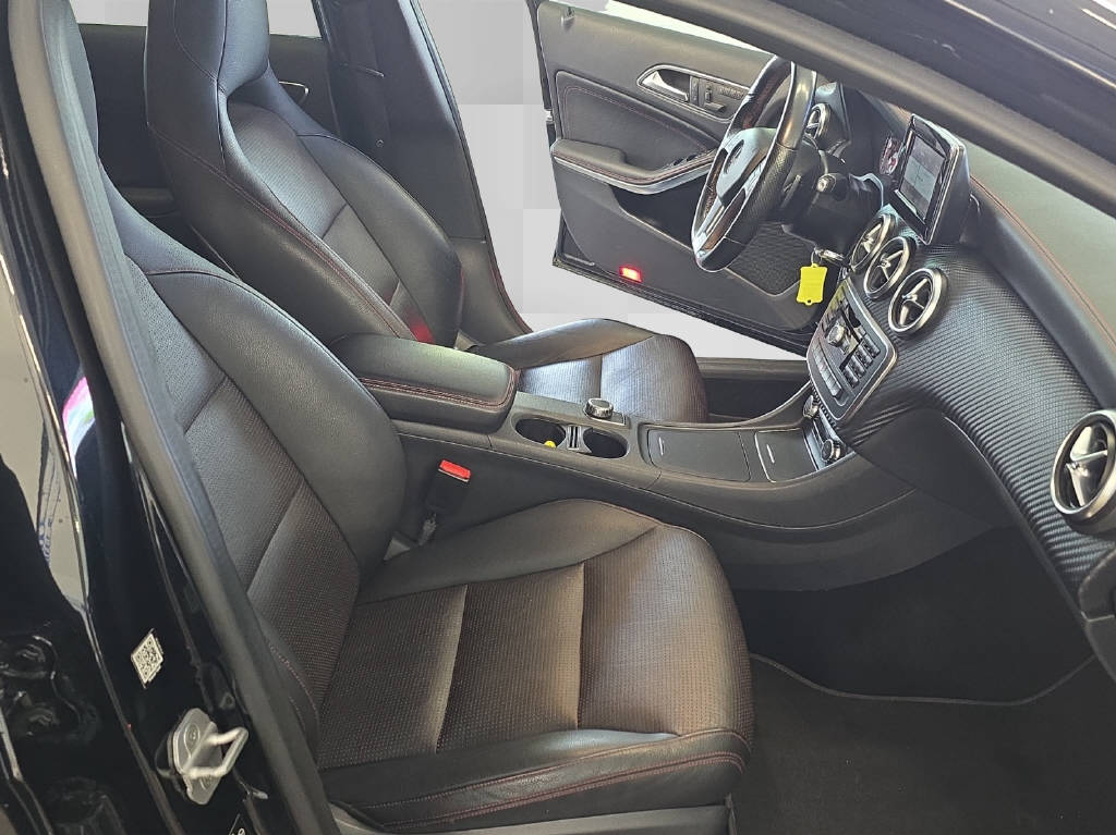 MERCEDES-BENZ A 200 AMG Line-image-14