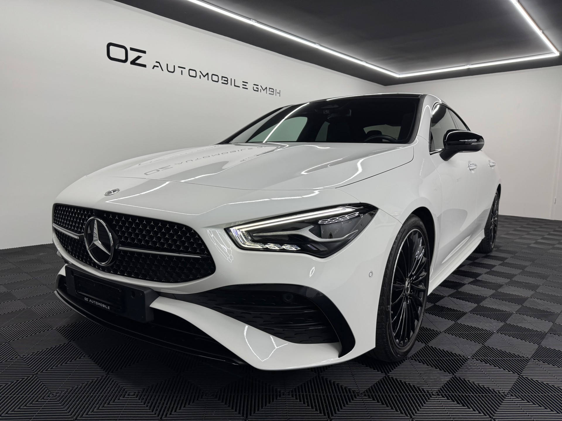 MERCEDES-BENZ CLA 220 4Matic AMG Line 8G-DCT *Facelift*-showroom-element-2
