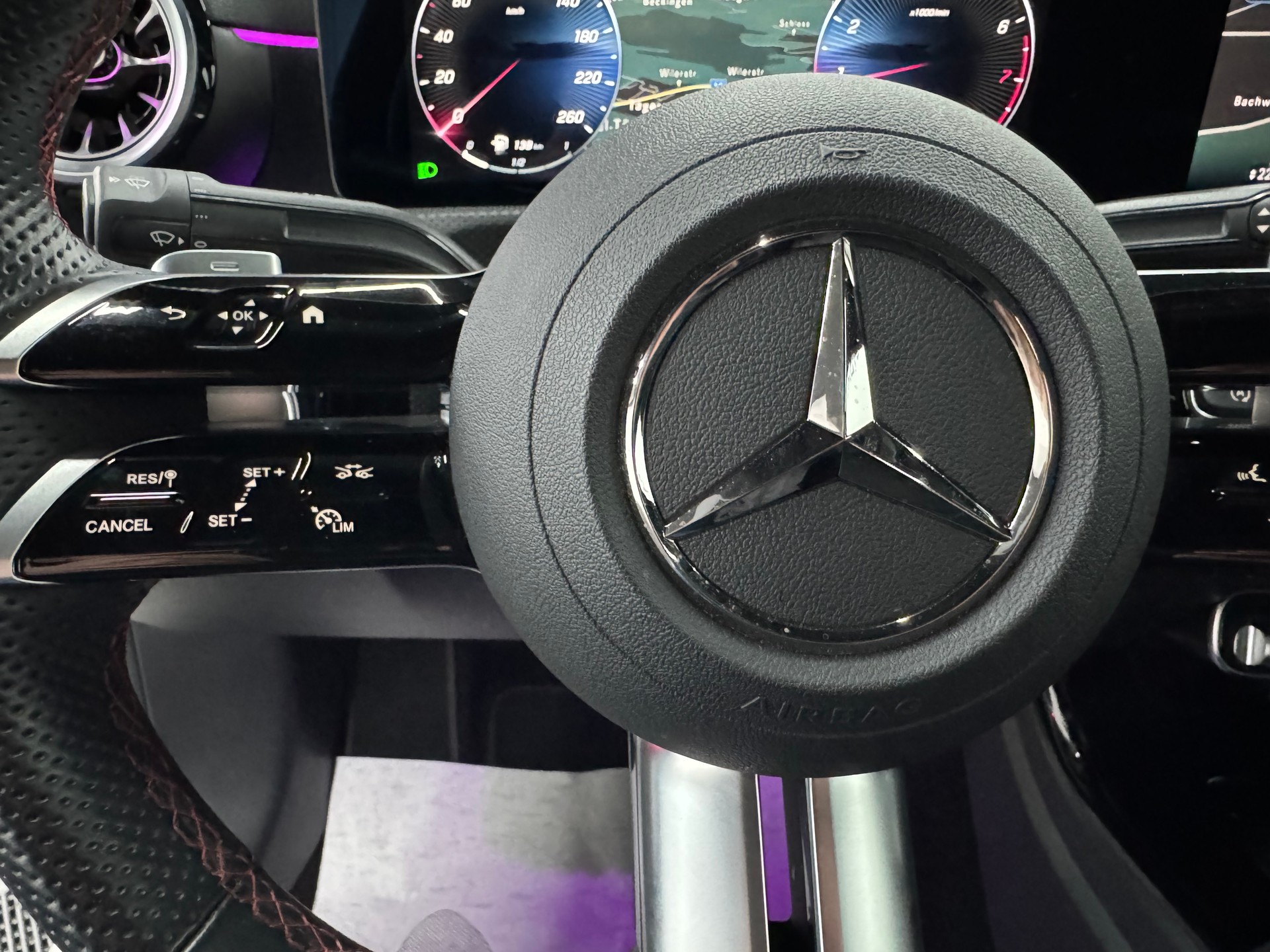 MERCEDES-BENZ CLA 220 4Matic AMG Line 8G-DCT *Facelift*-image-24
