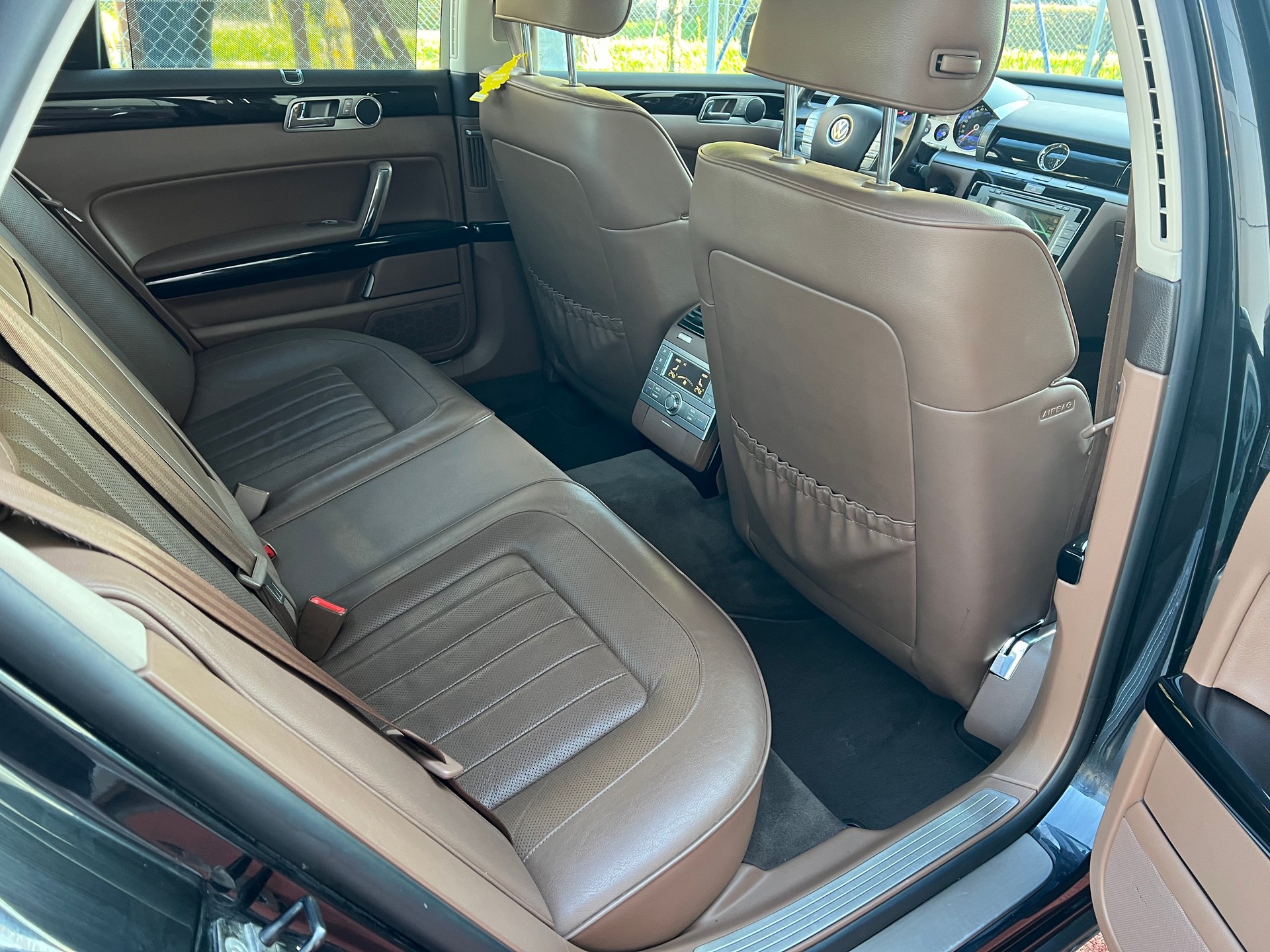 VW Phaeton 3.0 TDi V6 4Motion Tiptronic-image-11