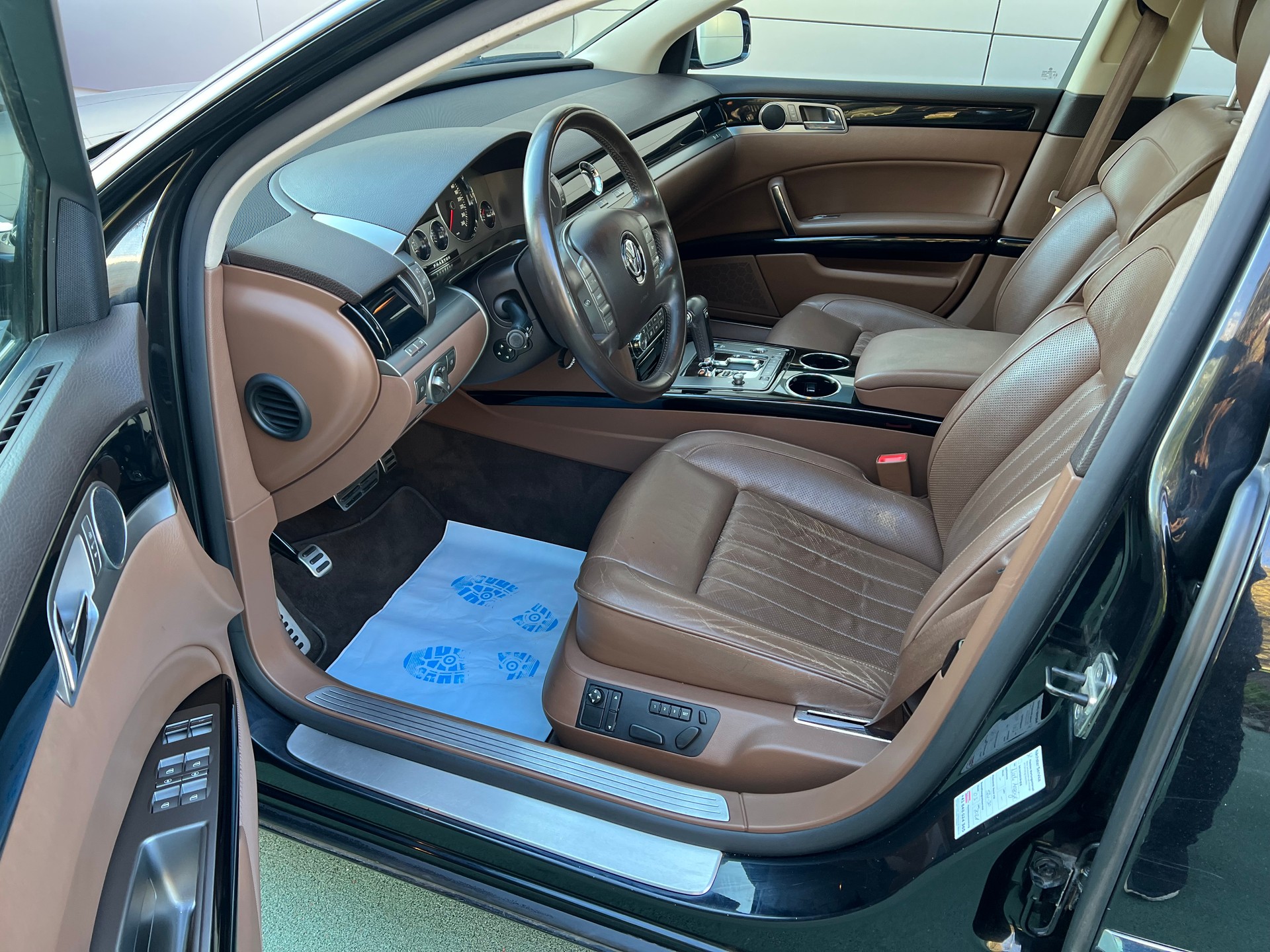 VW Phaeton 3.0 TDi V6 4Motion Tiptronic-image-8
