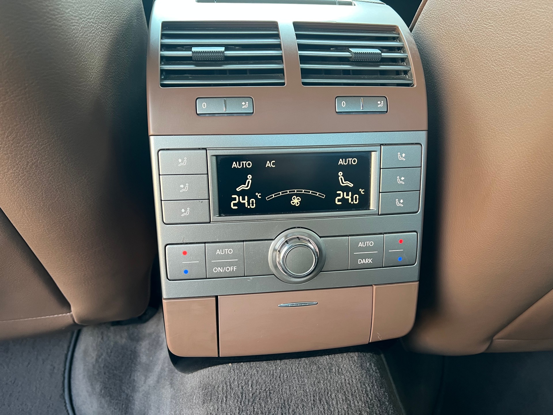 VW Phaeton 3.0 TDi V6 4Motion Tiptronic-image-13