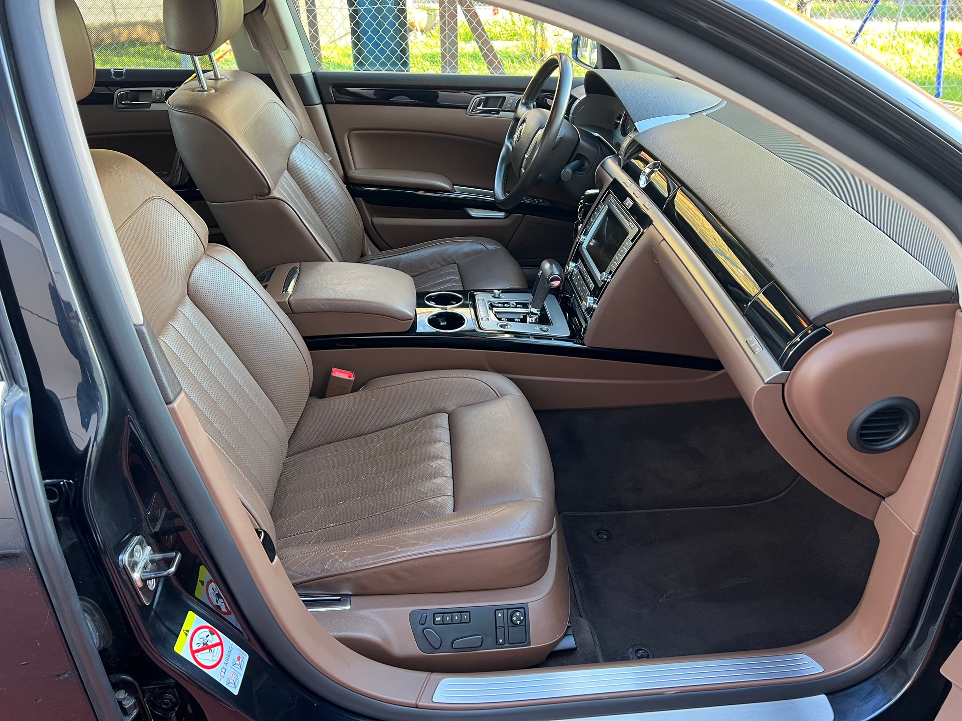 VW Phaeton 3.0 TDi V6 4Motion Tiptronic-image-9