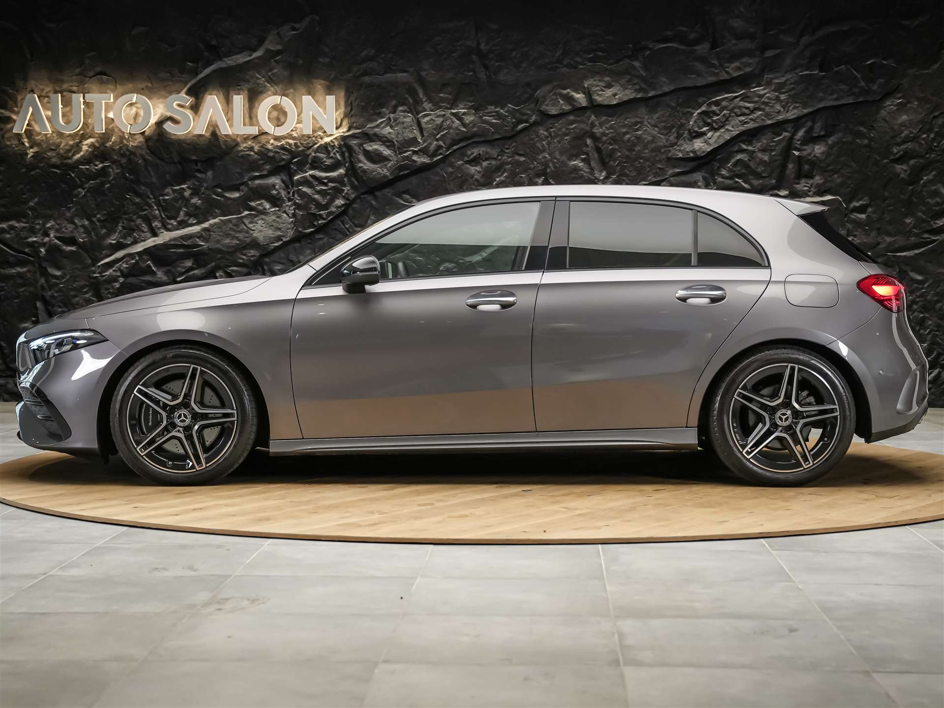 MERCEDES-BENZ A 250 AMG Line 4Matic 8G-DCT *Facelift*Multibeam LED*AMG Line Advanced plus*-showroom-element-2