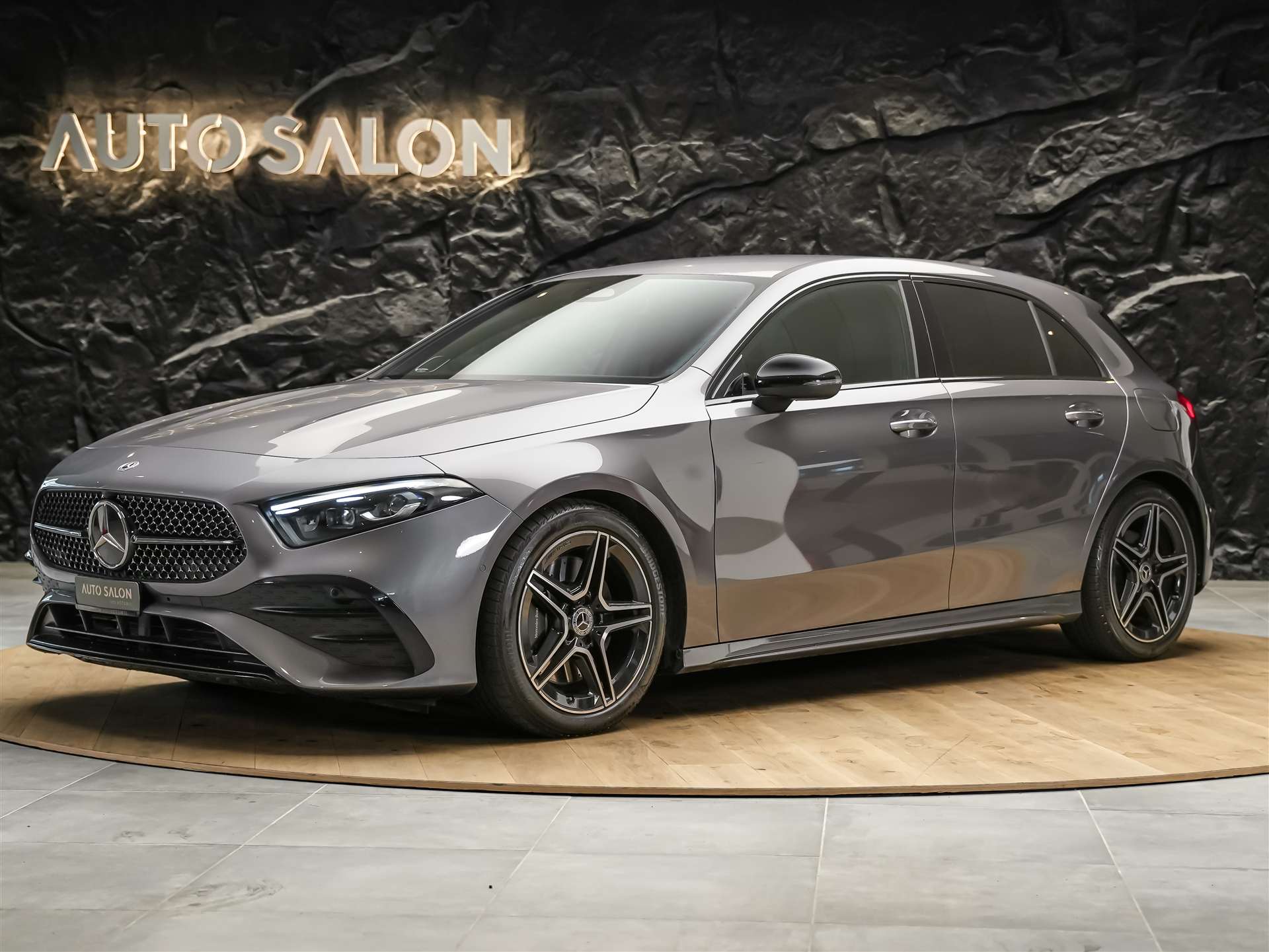 MERCEDES-BENZ A 250 AMG Line 4Matic 8G-DCT *Facelift*Multibeam LED*AMG Line Advanced plus*-showroom-element-1
