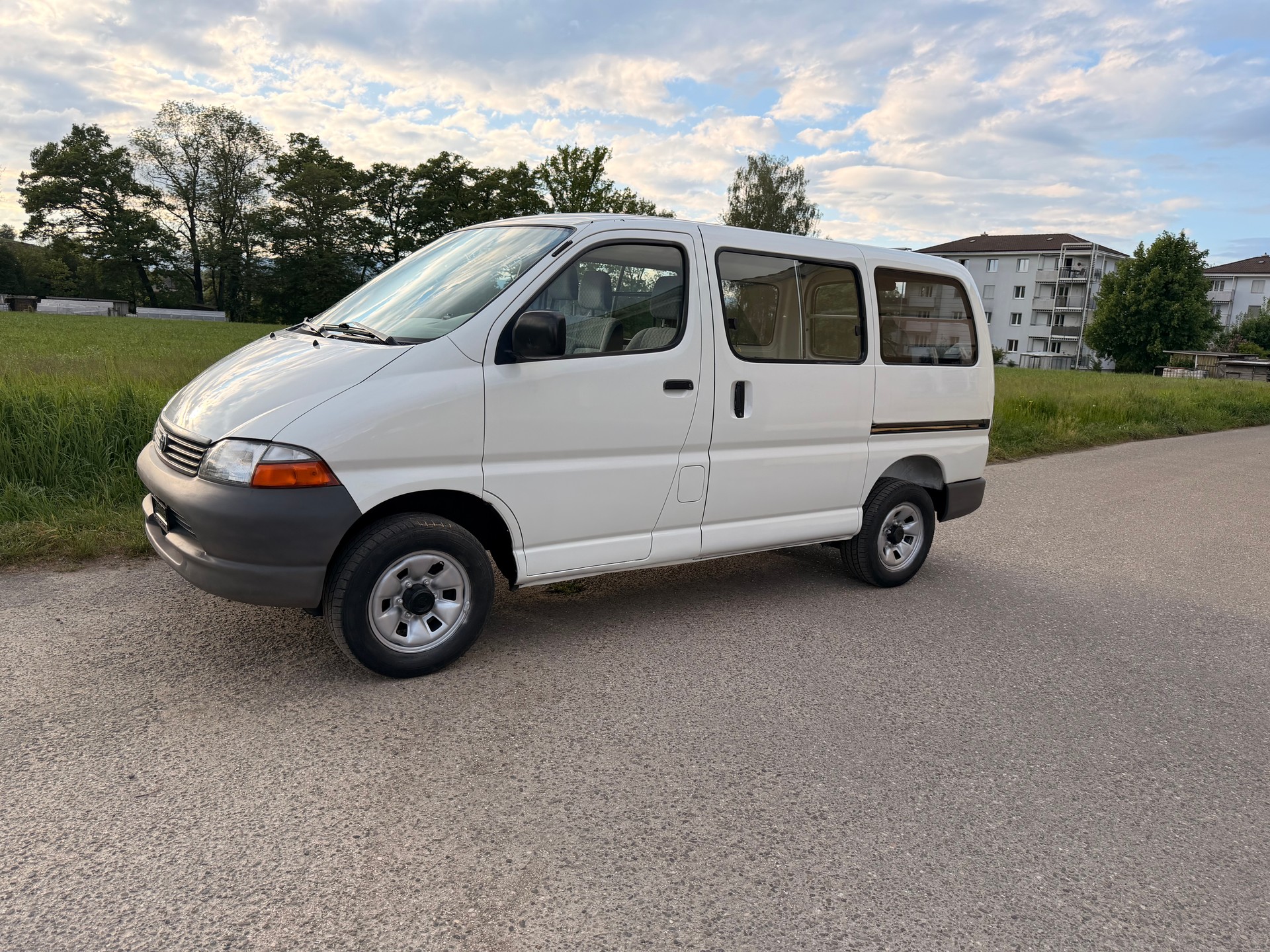 TOYOTA Hiace D-4D 4WD Van-image-5