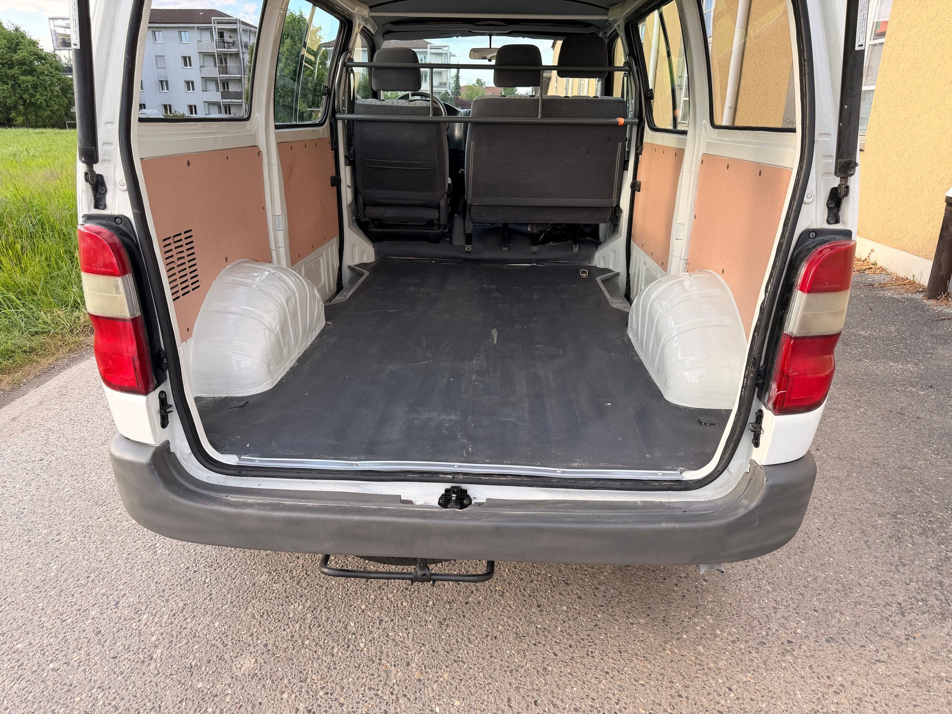 TOYOTA Hiace D-4D 4WD Van-image-4