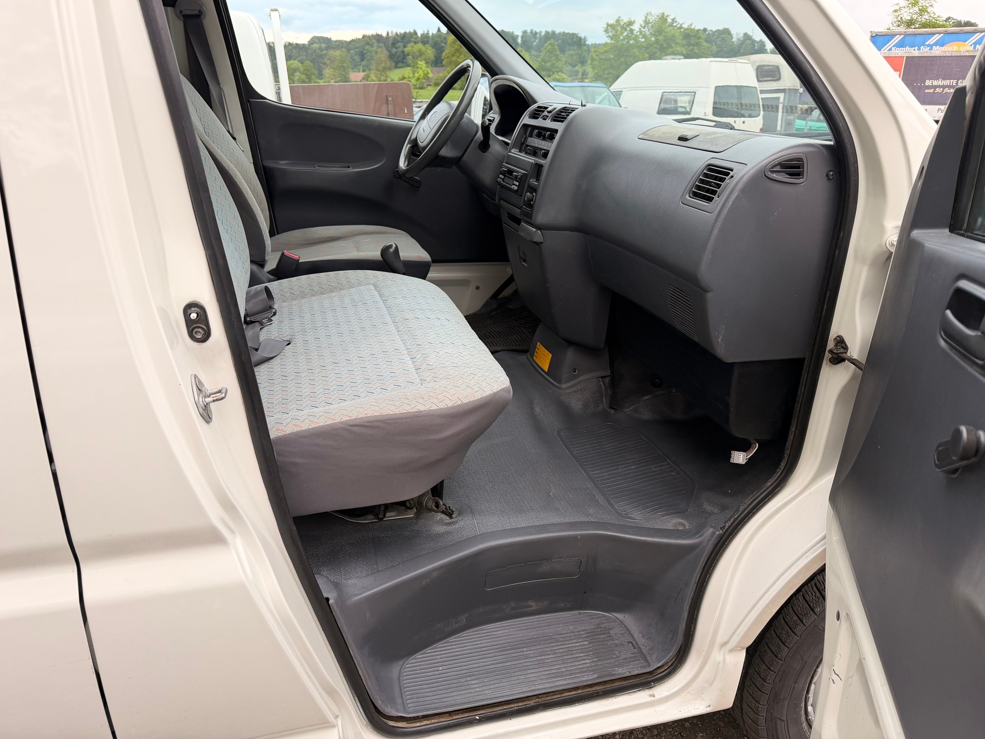 TOYOTA Hiace D-4D 4WD Van-image-6