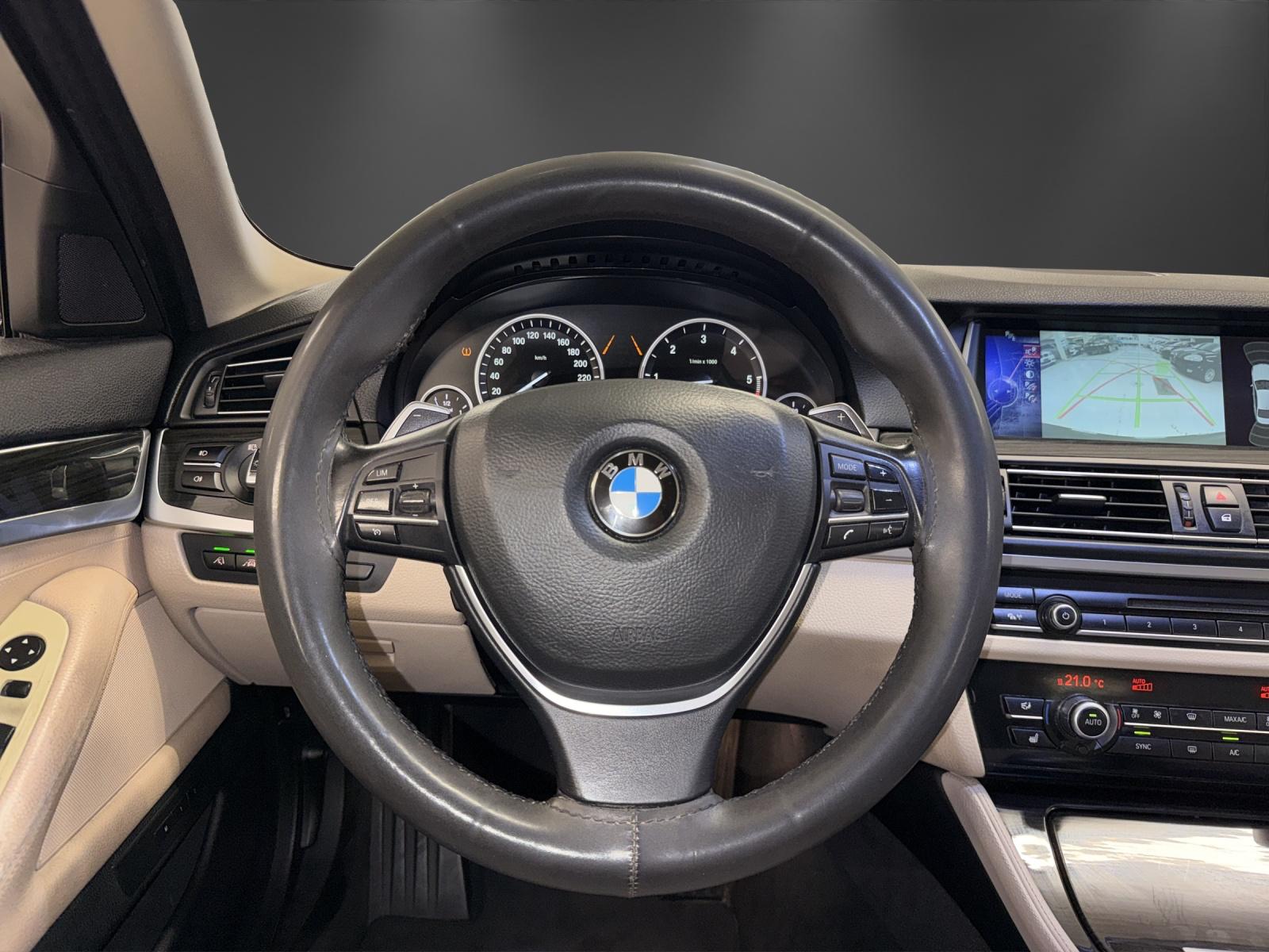 BMW 530d xDrive Luxury Line Steptronic-image-12
